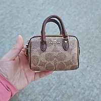 [S] COACH CX068 MINI ROWAN BAG CHARM IN SIGNATURE CANVAS,GOLD/TAN/BROWN, 196395558223 (SCO988)