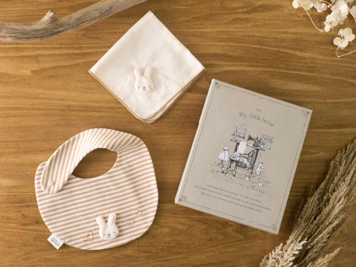 My Little Tailor - 有機棉日本BB兔仔手巾仔 + 口水肩禮品套裝・杏色橫紋加白色 (2件入)