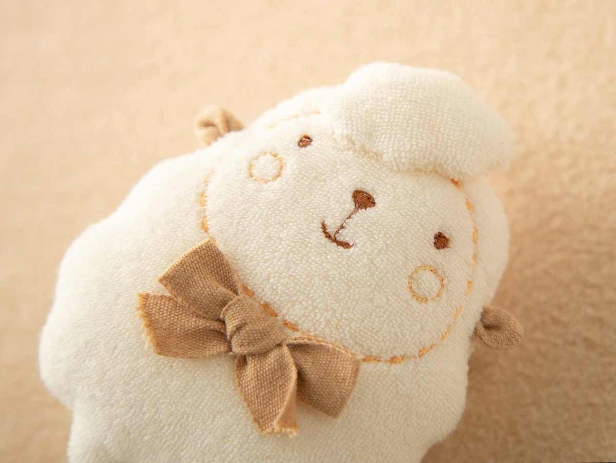 My Little Tailor - 有機棉日本BB羊咩搖鈴 ＋ 三角造型口水肩禮品套裝・ 自然色系 (2件入)