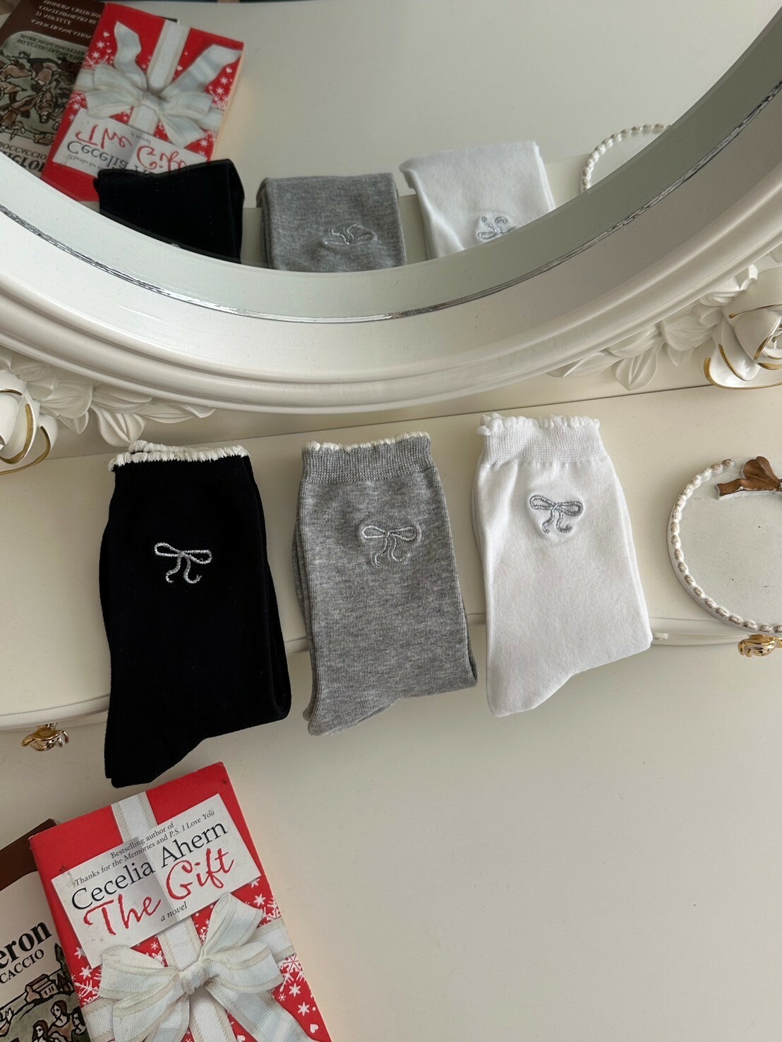 法式滾邊୨୧ㅤಿ 蝴蝶結刺繡中筒襪 （3雙）