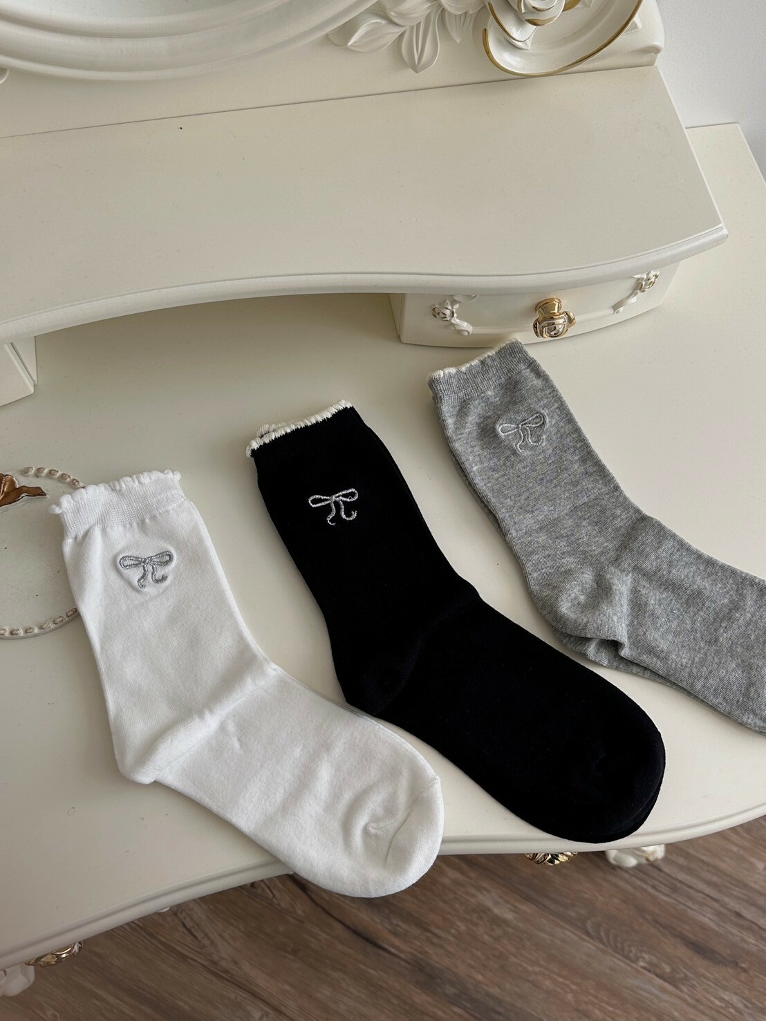 法式滾邊୨୧ㅤಿ 蝴蝶結刺繡中筒襪 （3雙）