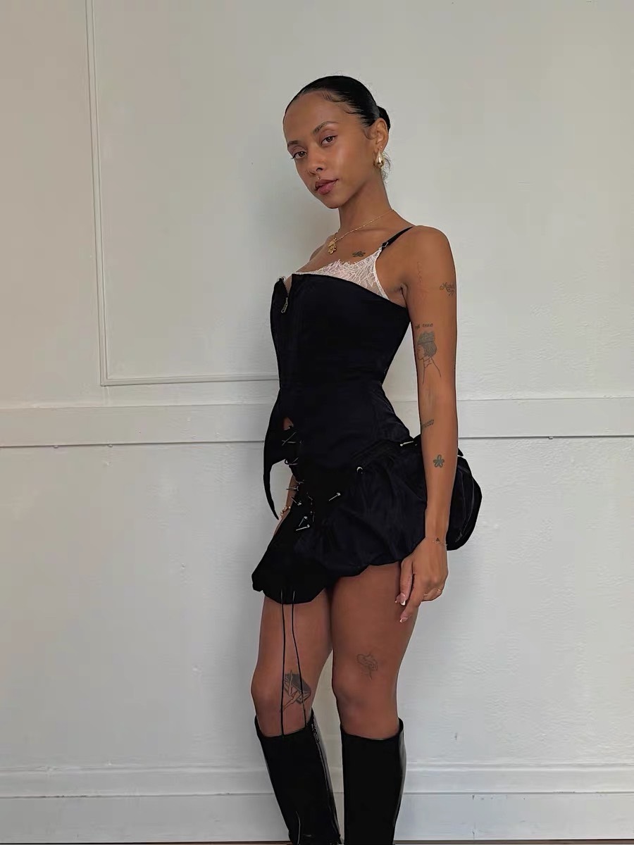 ROCKSTAGIRLS "Office Rebel" 藍黑雙色 可調節綁帶 鉚釘 半身裙 短裙