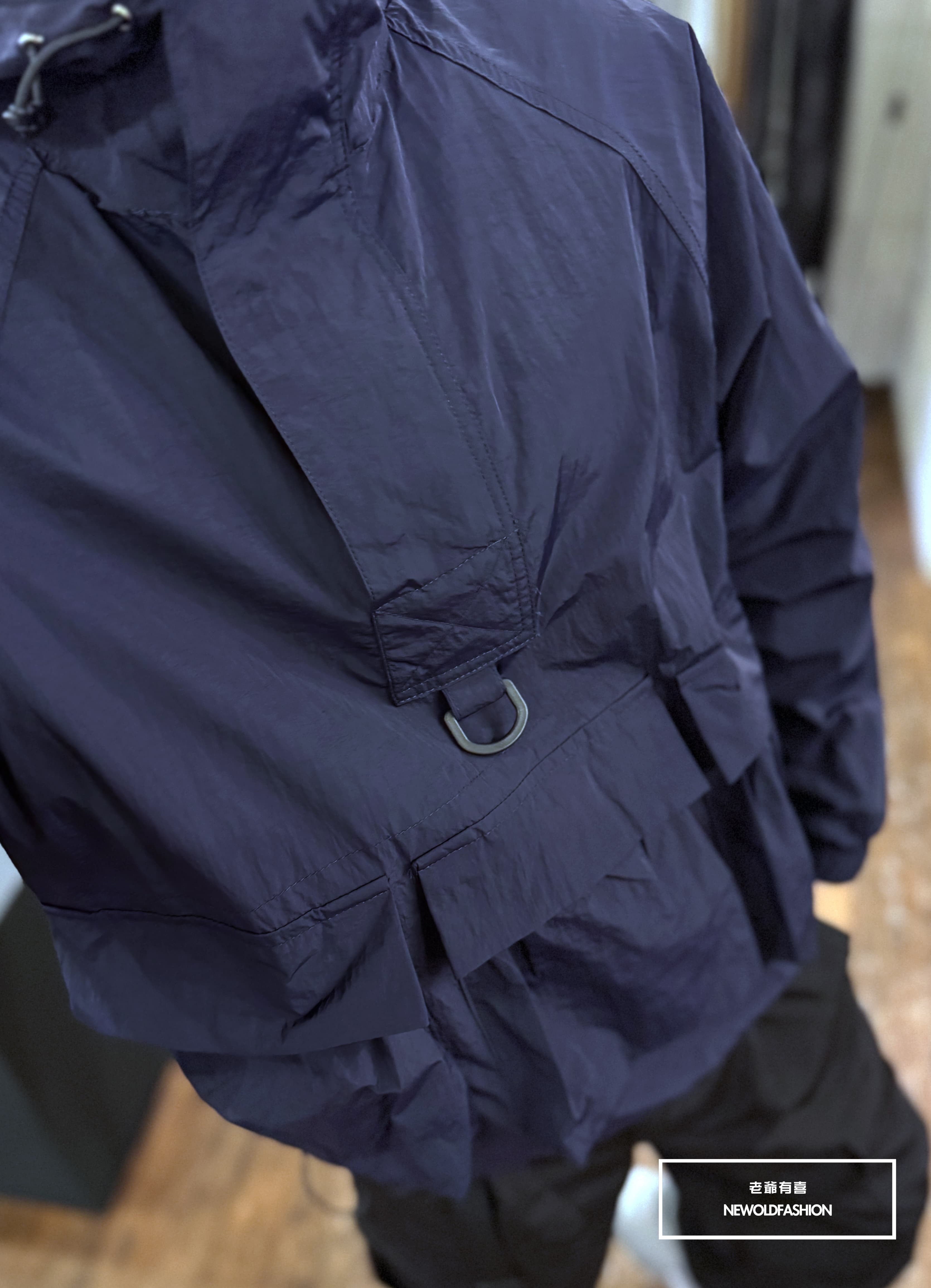 『新品上市』重磅扣環多口袋連帽衝鋒外套-深藍(NOF2409Y2620)