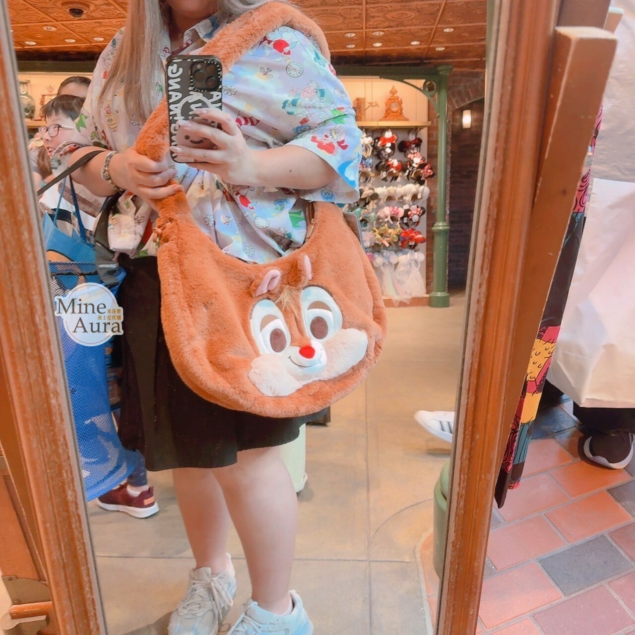 萌動秋日系列 小熊維尼 Winnie the Pooh 大臉 絨毛 斜背包 月亮包 -香港迪士尼樂園