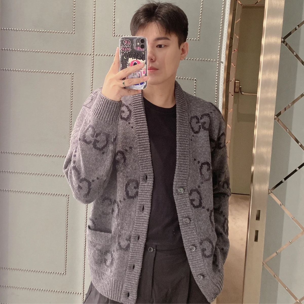 【NICE 歐美日韓代購】長袖 針織衫 上海經銷商 GUCCI/古馳 23FW 滿版滿印logo單排扣羊毛針織 長袖針織衫 時尚百搭