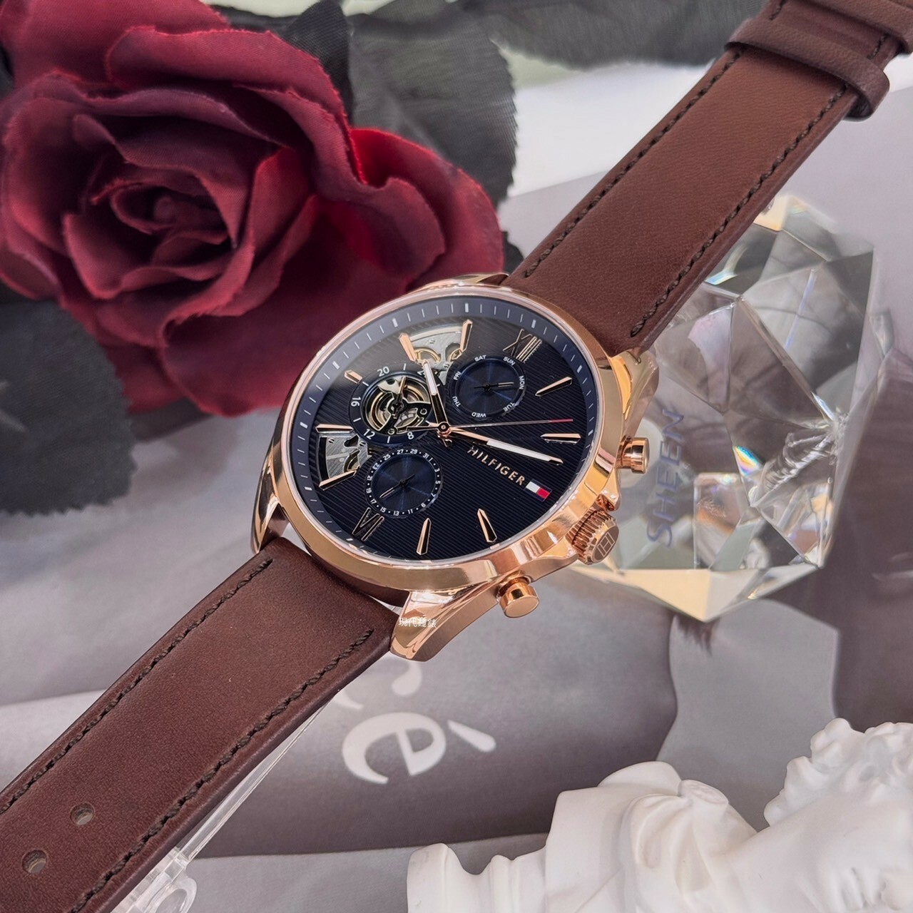 【Tommy Hilfiger】 男仕三眼鏤空皮革腕錶1710645 43mm 現代鐘錶