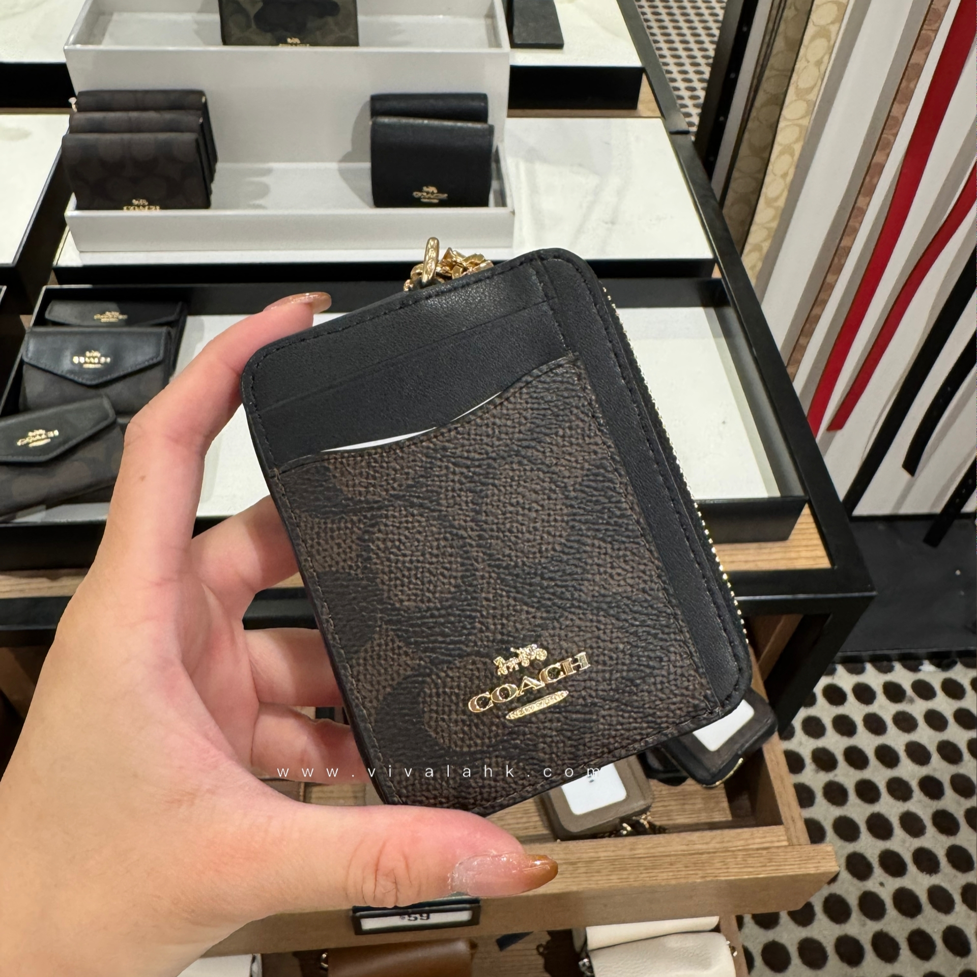 Coach - Zip Card Case in Signature Canvas (CW883)