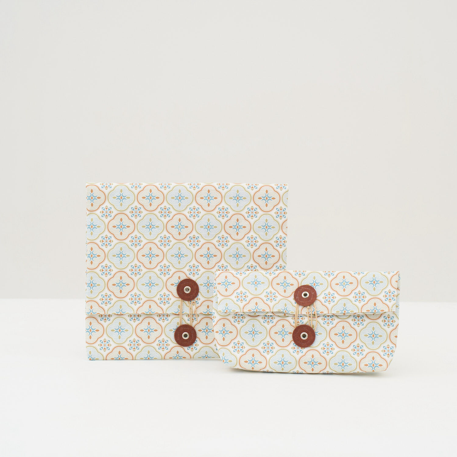inBlooom x IWASAKI SIKI/Waterproof Stone Paper Pouch /Begonia Glass Pattern/Sweet Almond