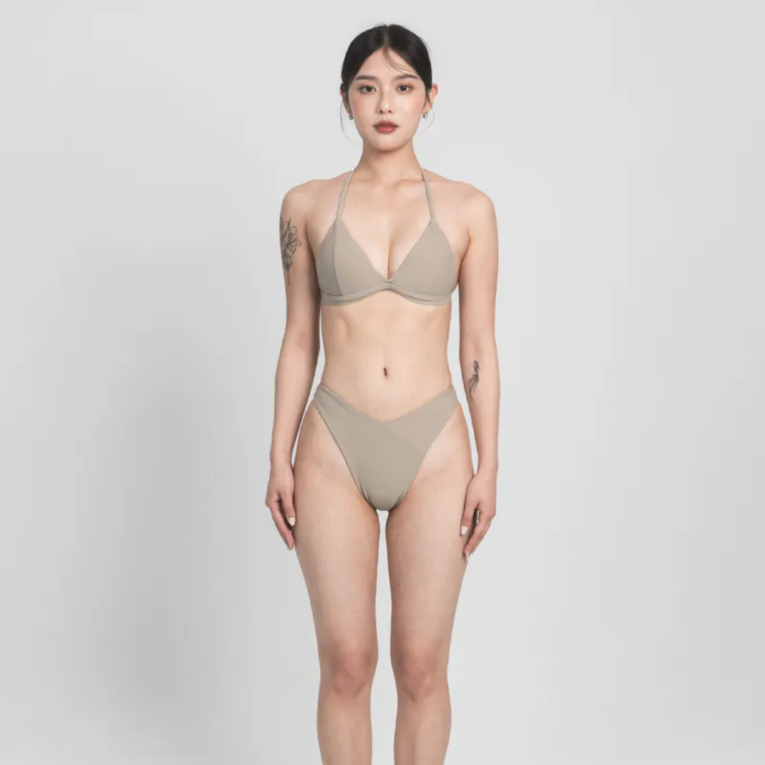 ▲TIMU 簡約拼接 三角補曬上衣 / Chalk Gary 白堊灰