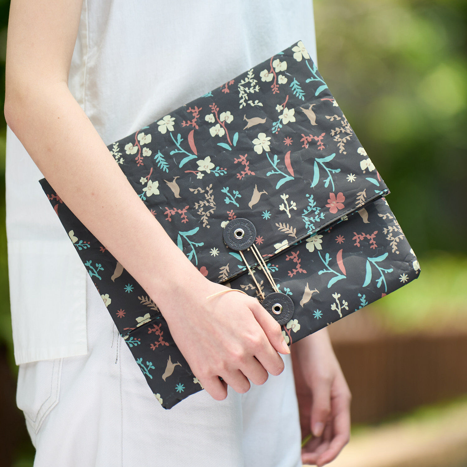 inBlooom x IWASAKI SIKI/Waterproof Stone Paper Pouch /Crested Myna & Orchid/Moonlight Black