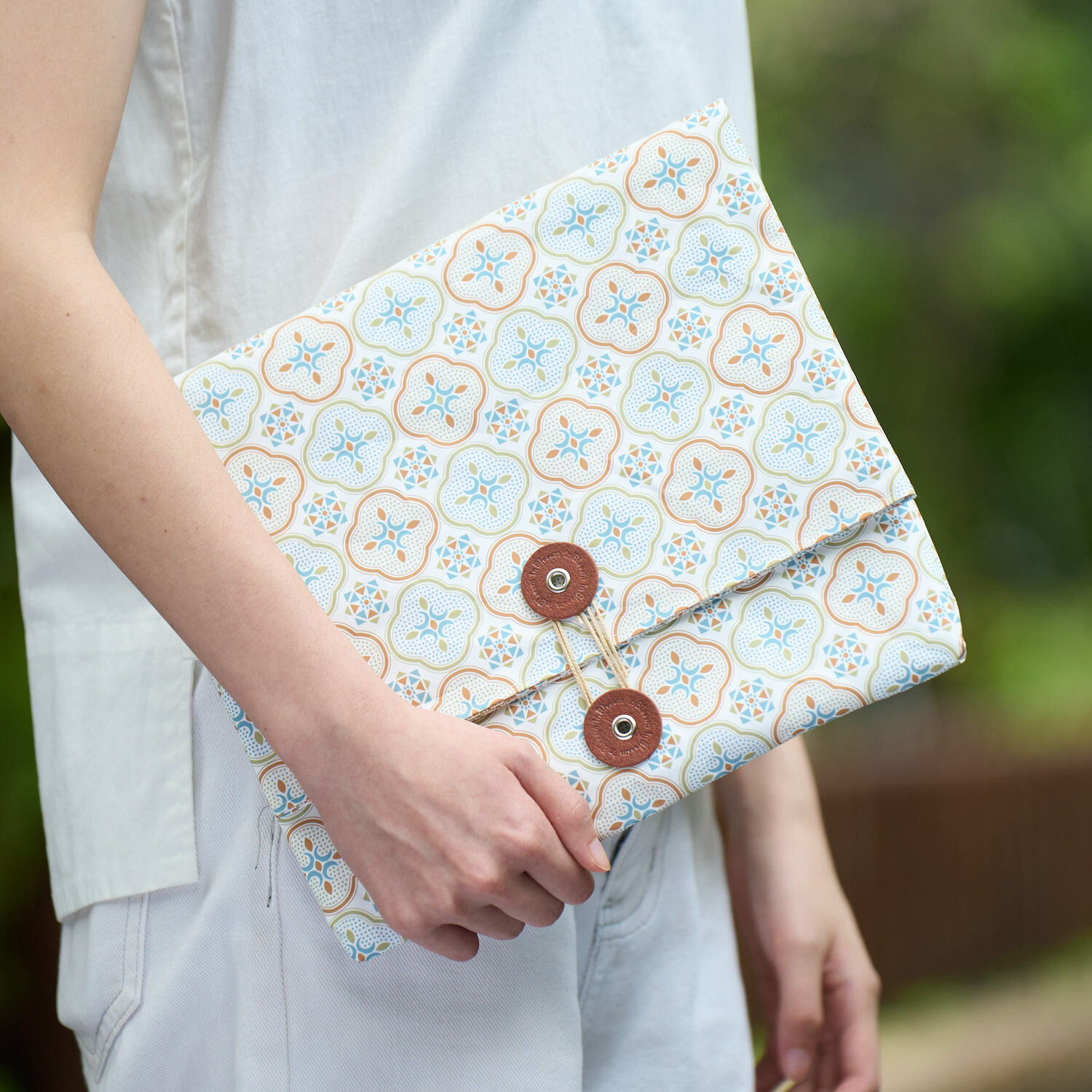 inBlooom x IWASAKI SIKI/Waterproof Stone Paper Pouch /Begonia Glass Pattern/Sweet Almond