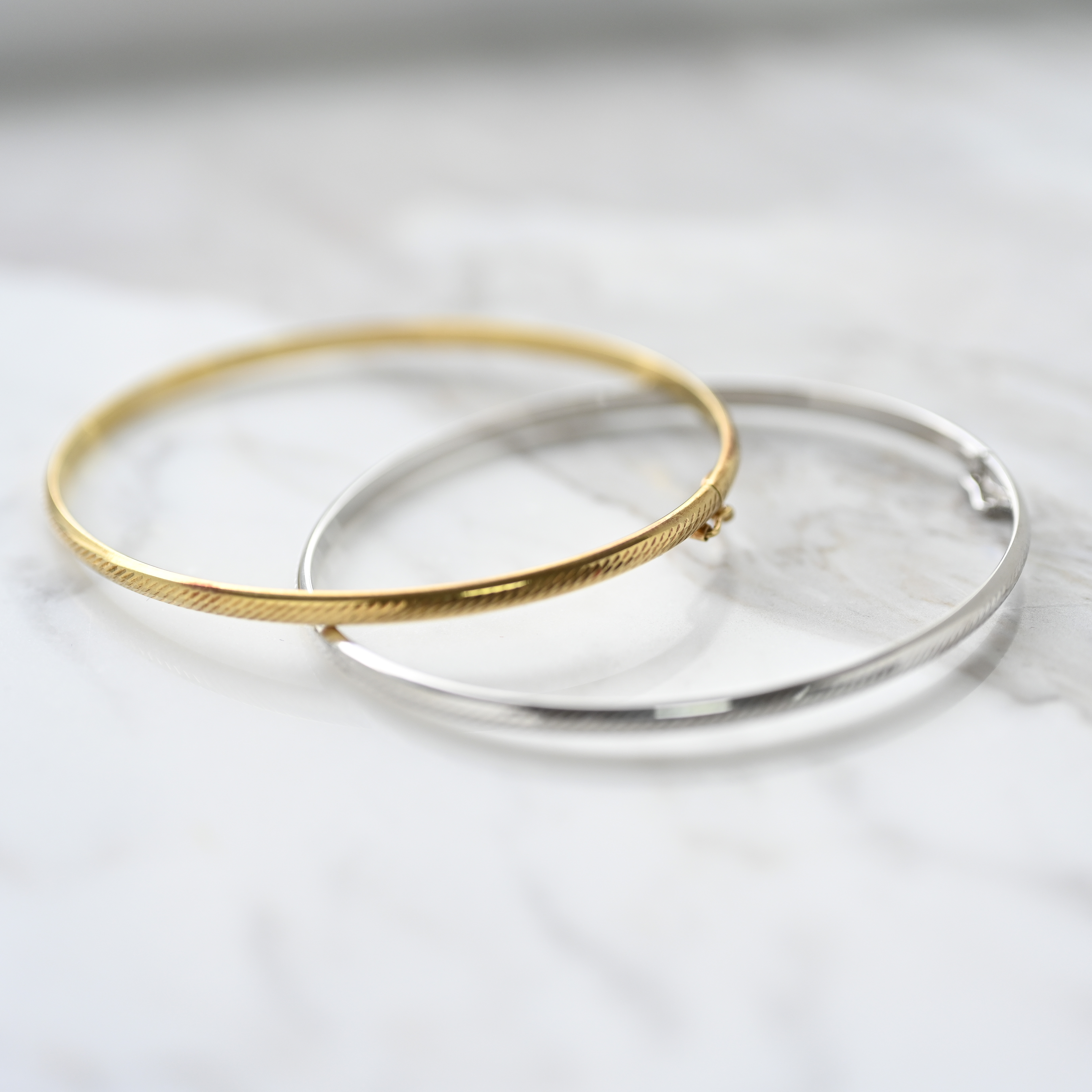 18K WG Bangle
