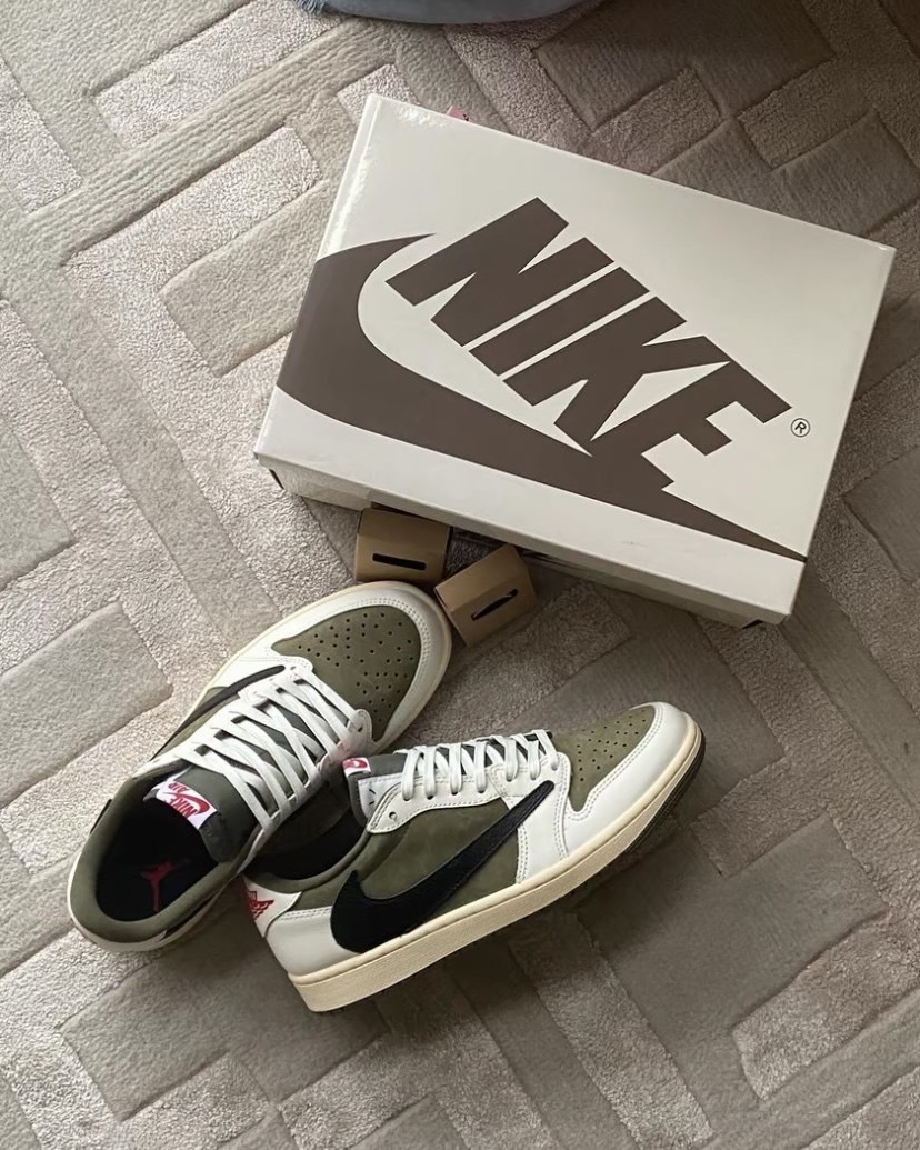 Travis Scott x Jordan Air Jordan 1 Low OG "Medium Olive" 倒鈎 8.0 低幫 復古籃球鞋 男女同款 米綠 DM7866-200