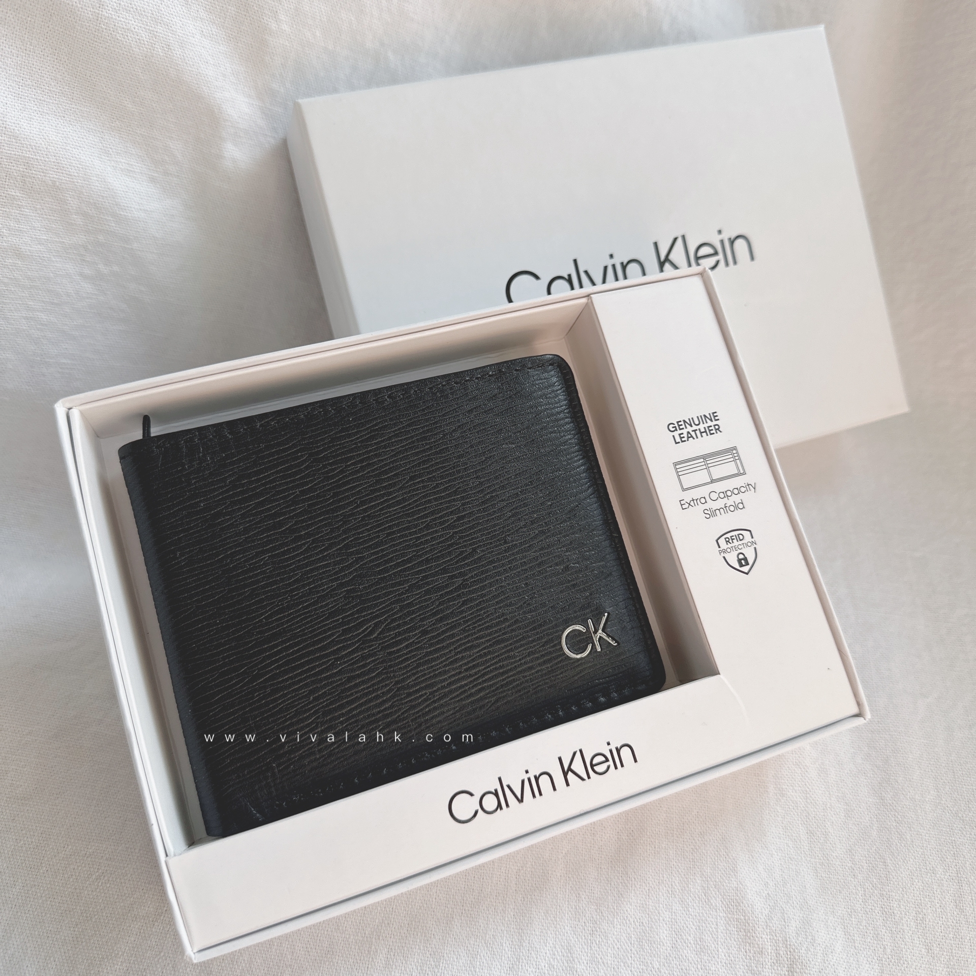 Calvin Klein - Men RFID Slimfold Extra Capacity Wallet
