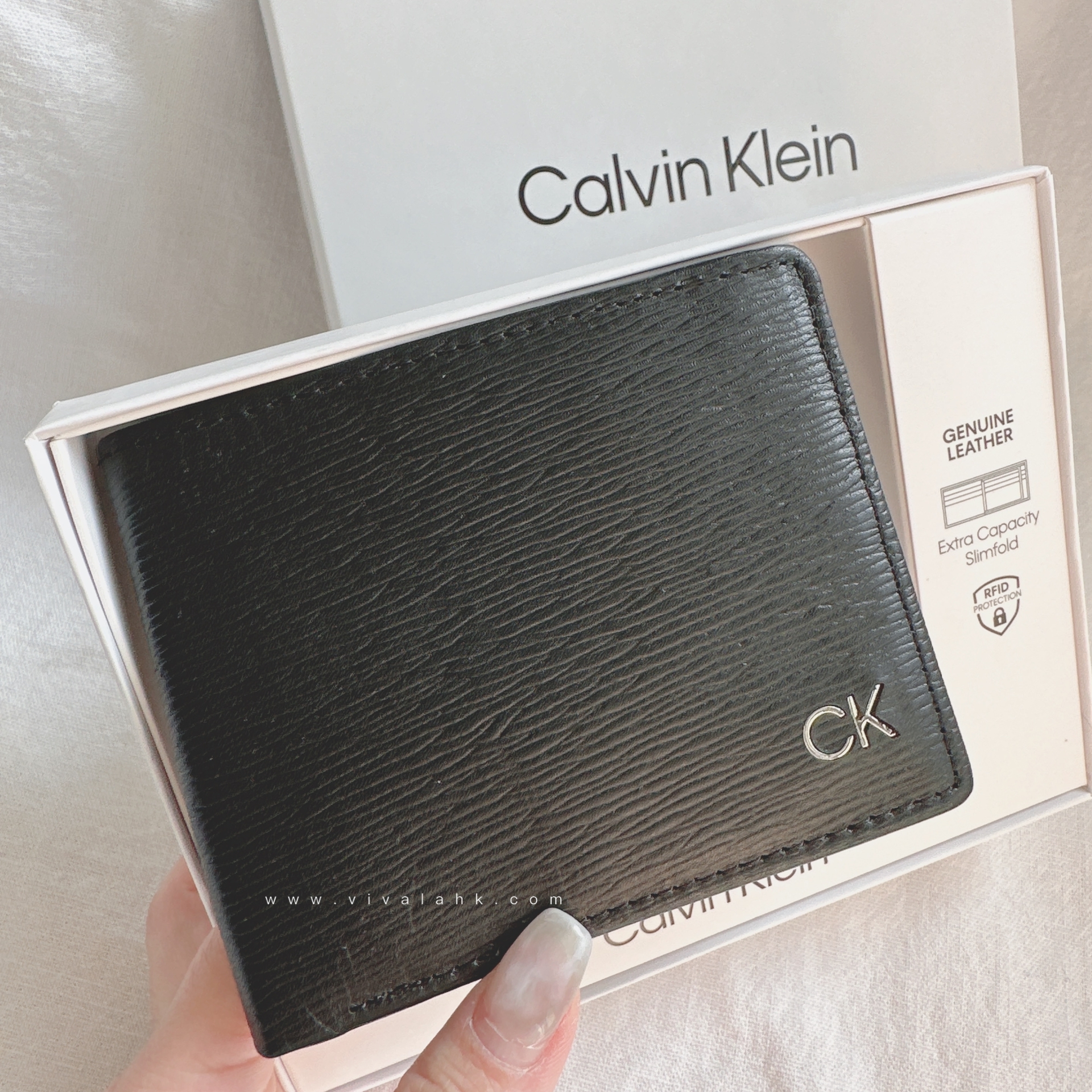 Calvin Klein - Men RFID Slimfold Extra Capacity Wallet