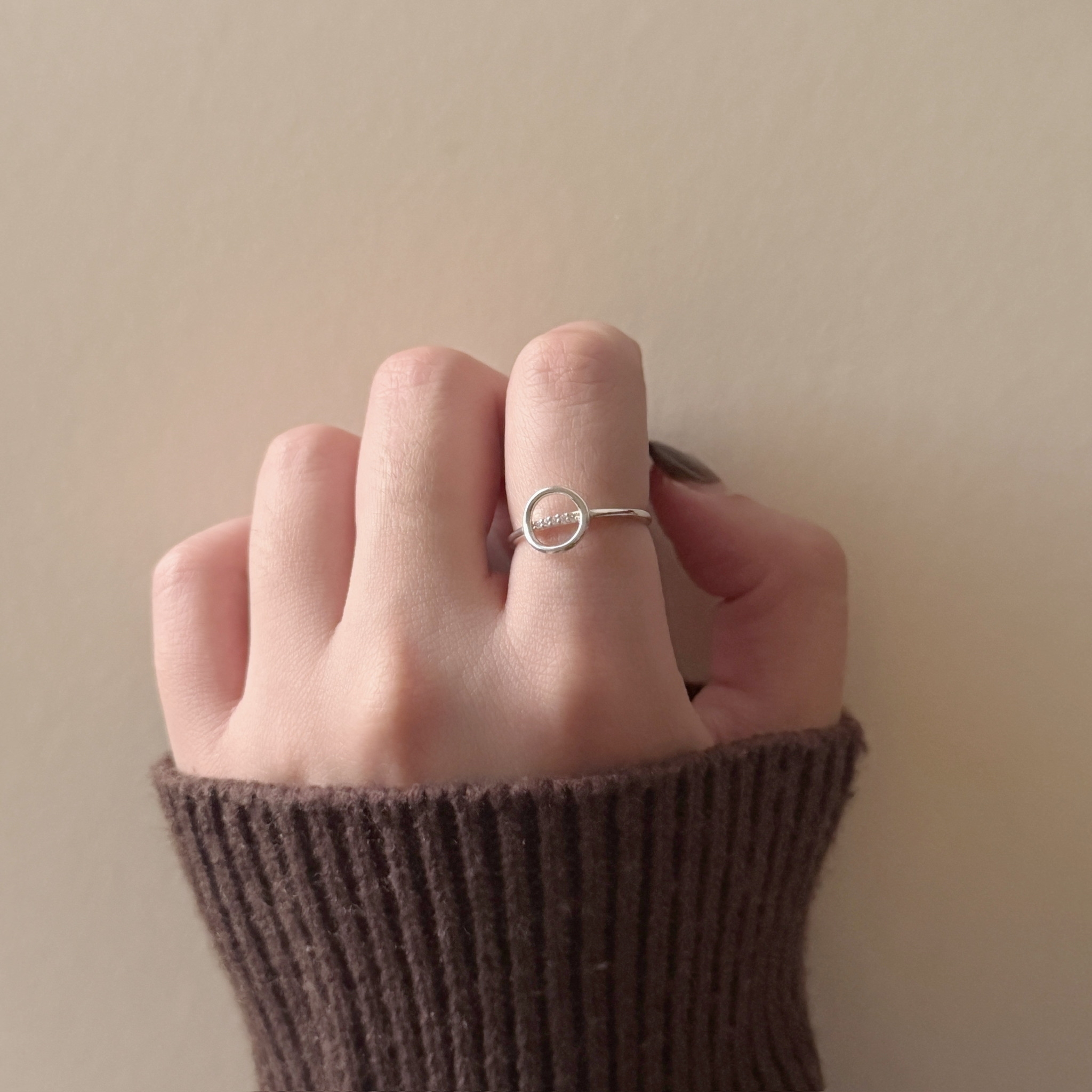 Curved round zircon ring