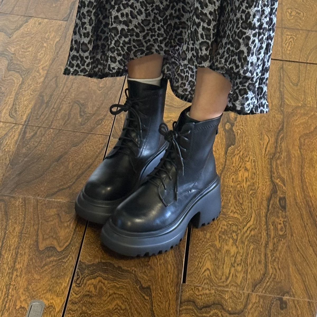 |現貨|8cm騎士拉鍊靴（黑/杏）（22.5-25）