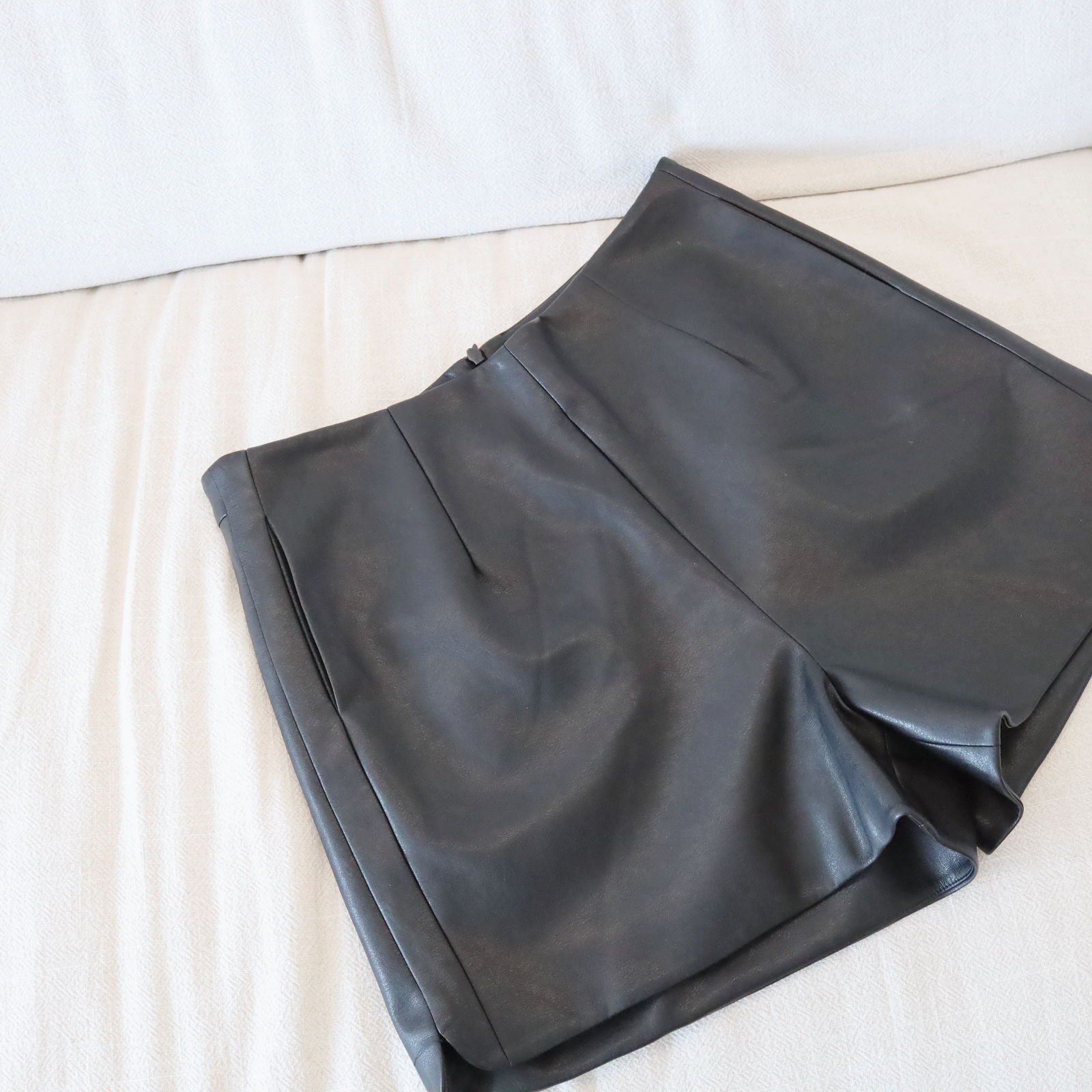 現貨 7098 皮面短褲