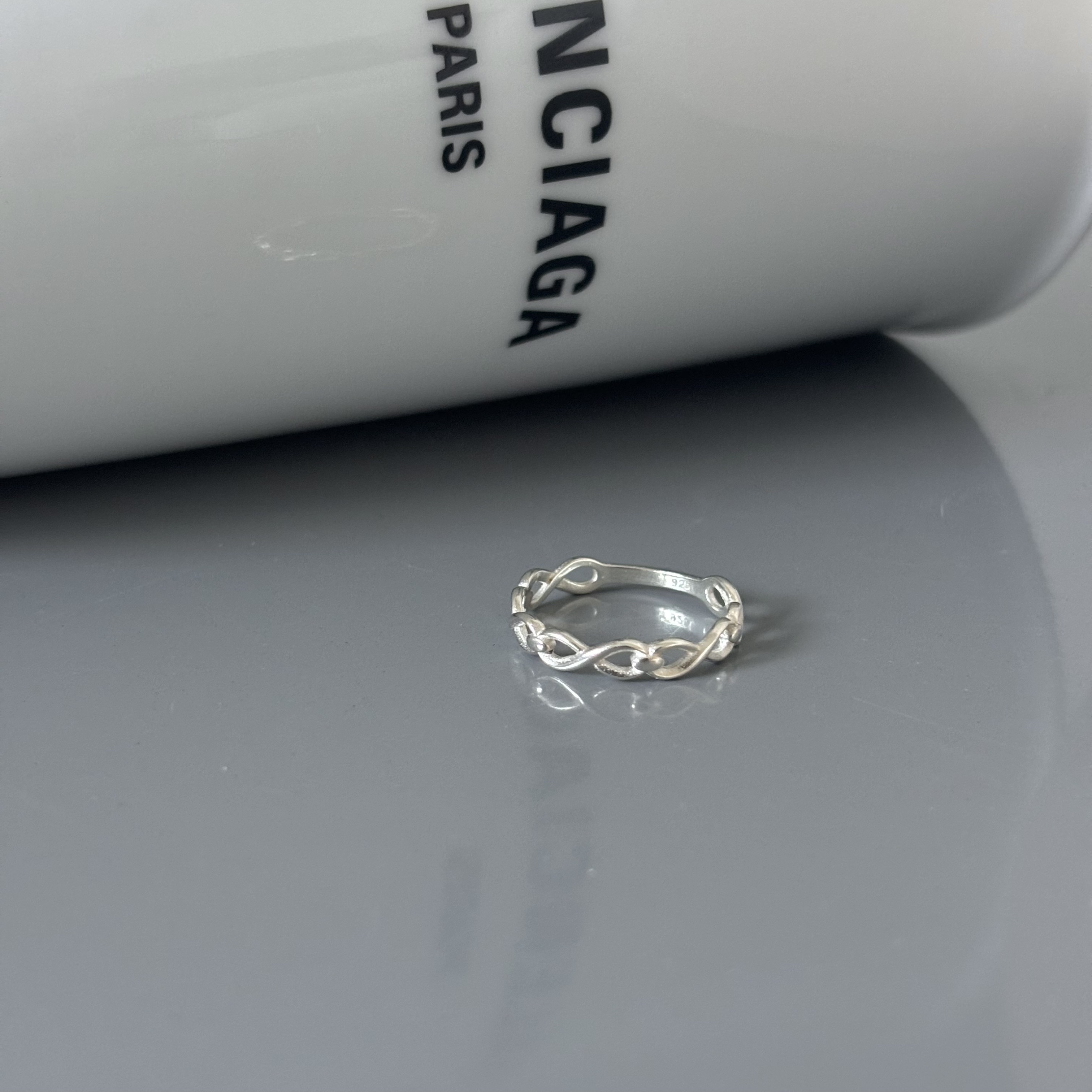 Ifinity metal chain ring