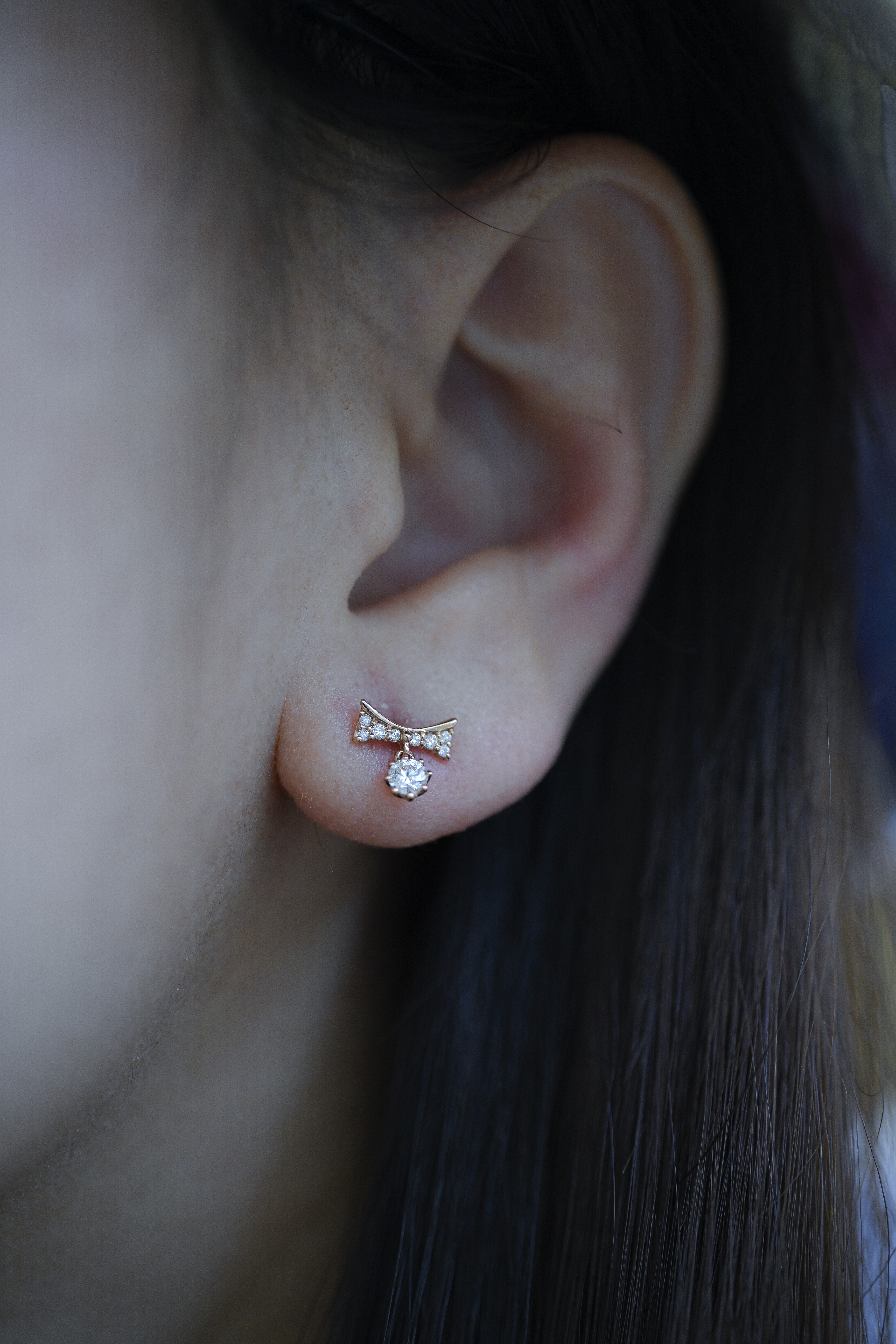 18K Ribbon Diamond Earring
