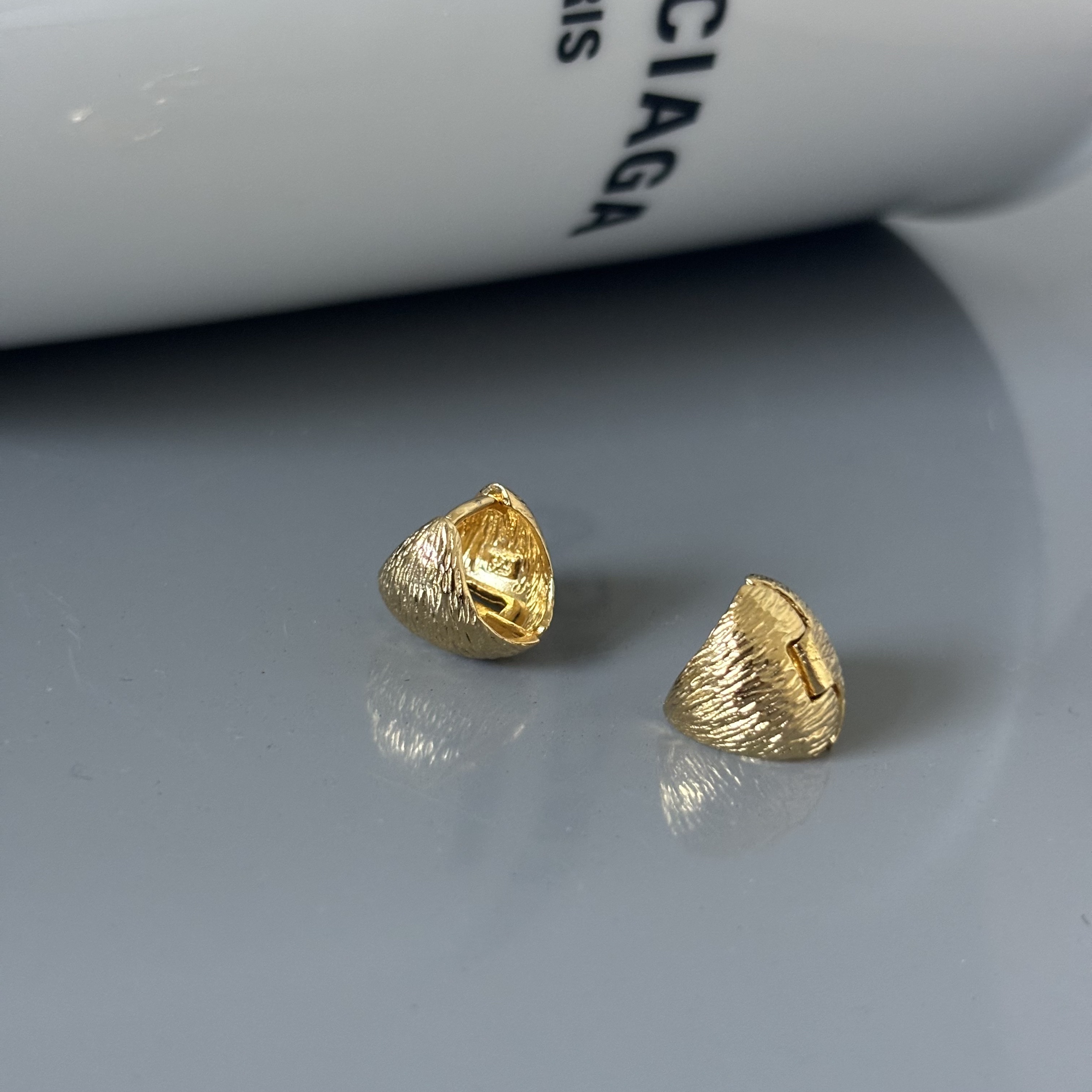 霧感紋理球形扣式耳圈