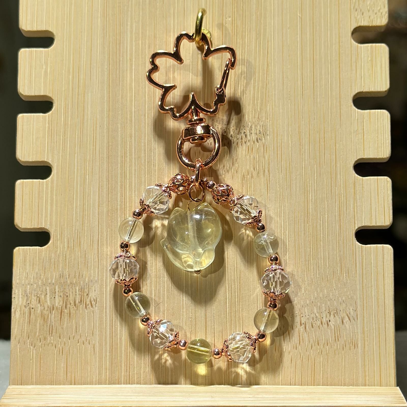 黃水晶小狐狸、白水晶  配 玫瑰金花形扣掛飾