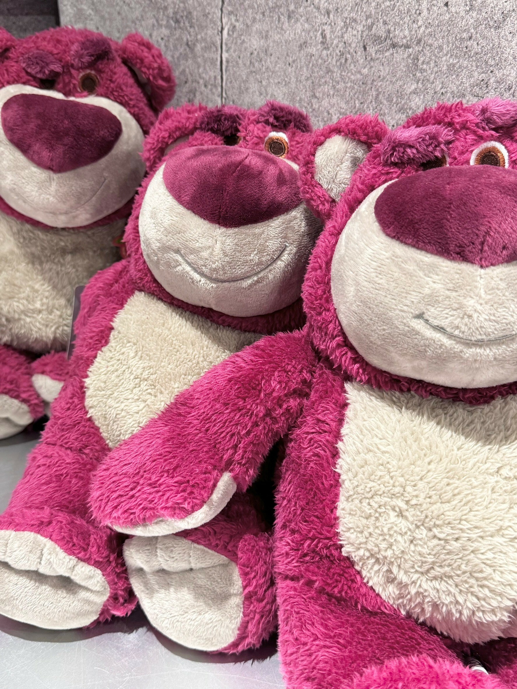 迪士尼正版授權 熊抱哥 草莓熊 娃娃 做舊款