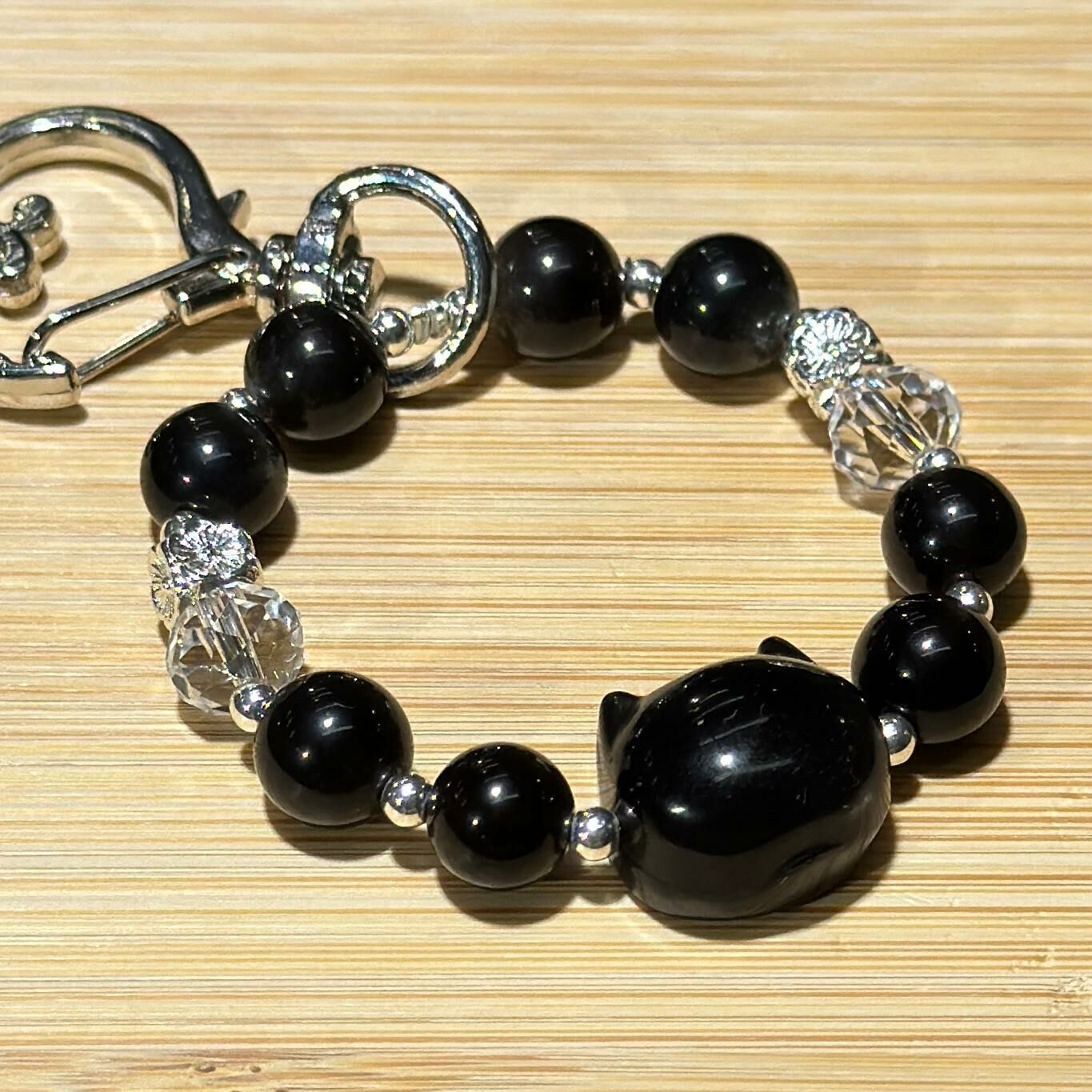 銀曜石貓貓、白水晶  配 銀色心心扣掛飾