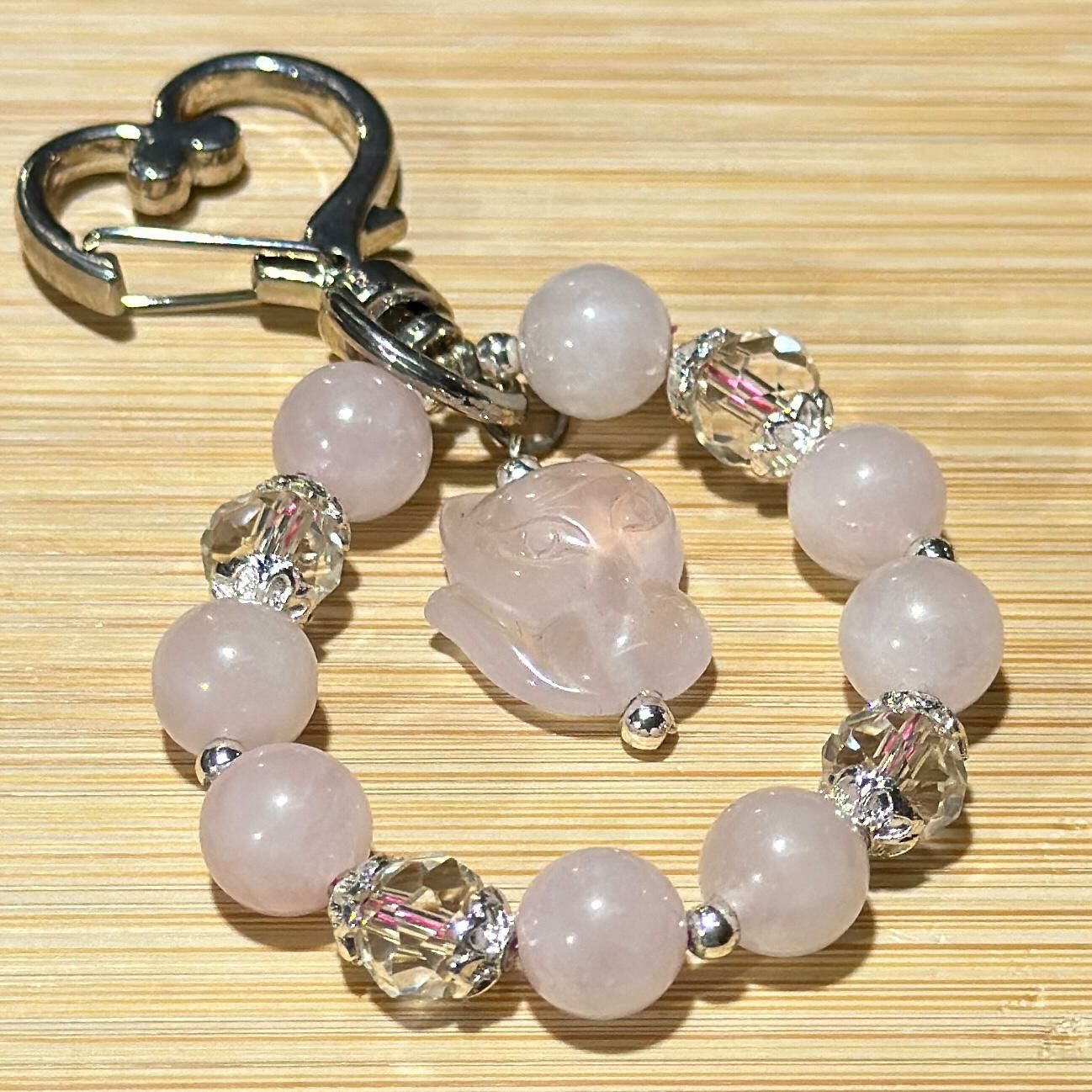 粉水晶狐狸、白水晶  配 銀色心心扣掛飾