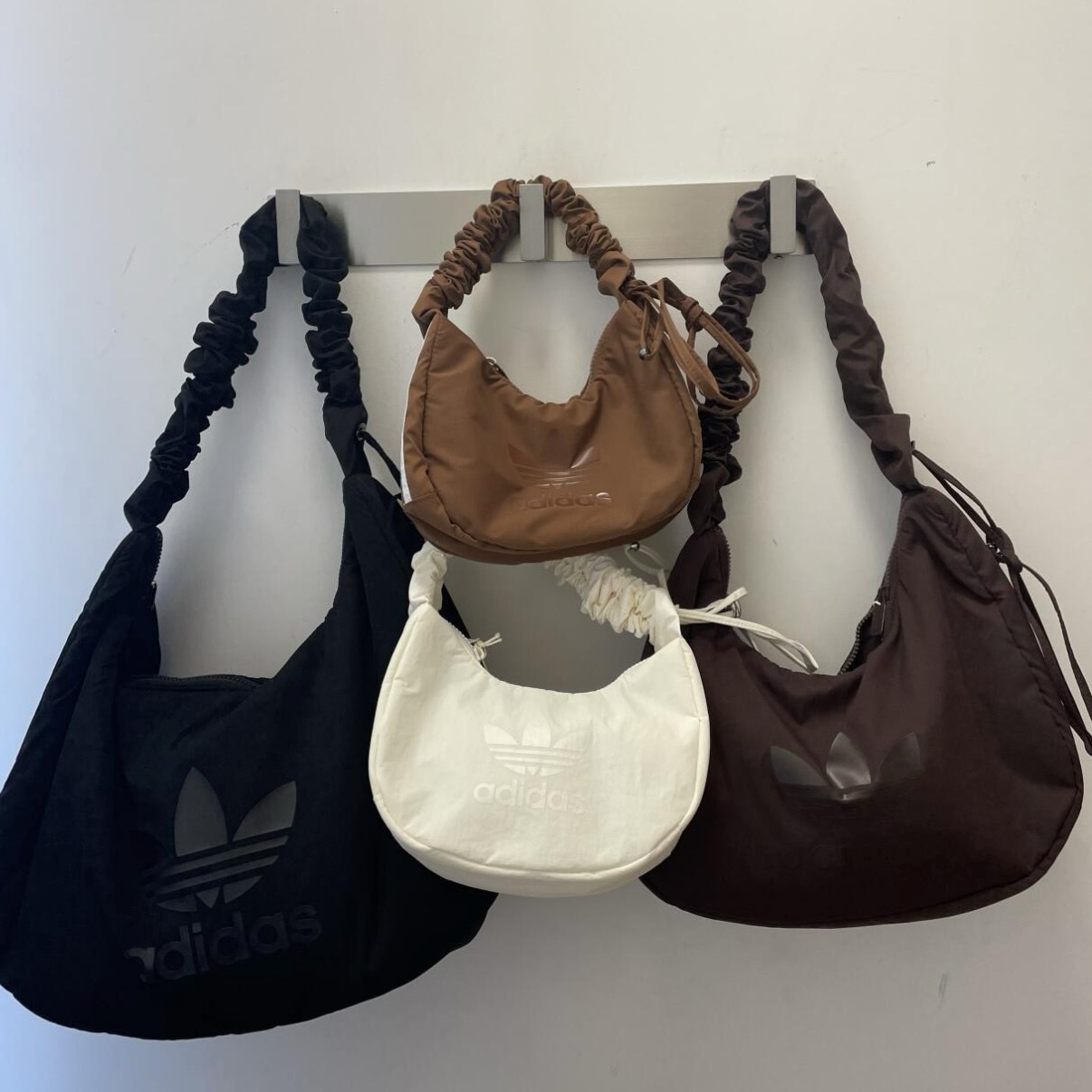 Adidas Originals 三葉草 雲朵包 黑/奶油白/咖啡