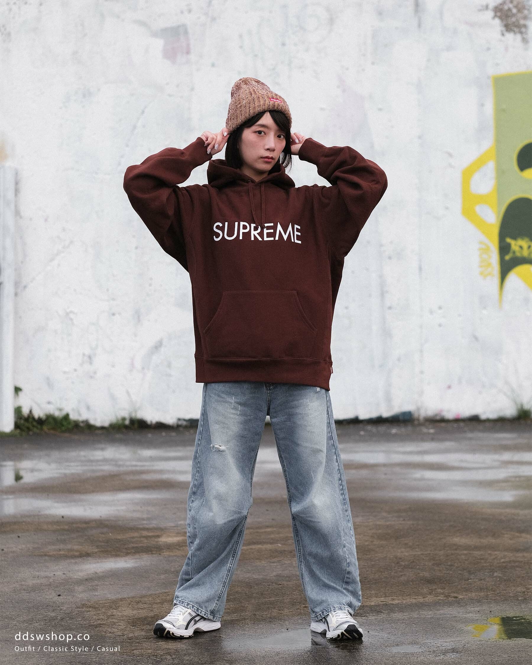 "現貨" Supreme Hoodie 胸前滿版 logo 帽踢
