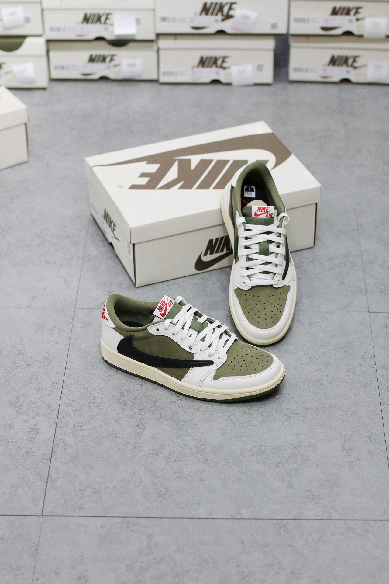 Travis Scott  x Nike Jordan 1 Low OG SP Medium Olive  DM7866-200