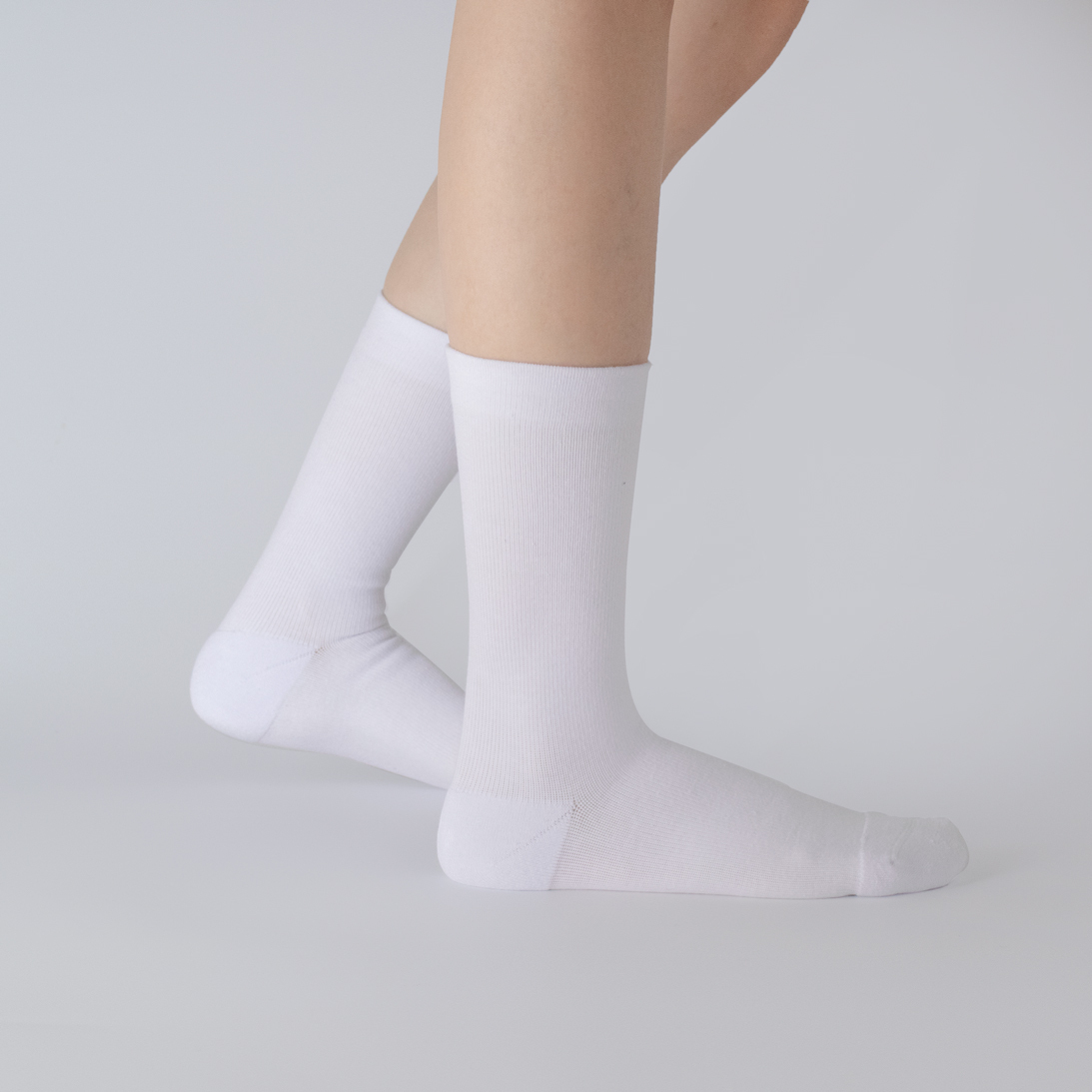 素· 只有白｜無設計師款 · 壓力3/4襪(三雙999)