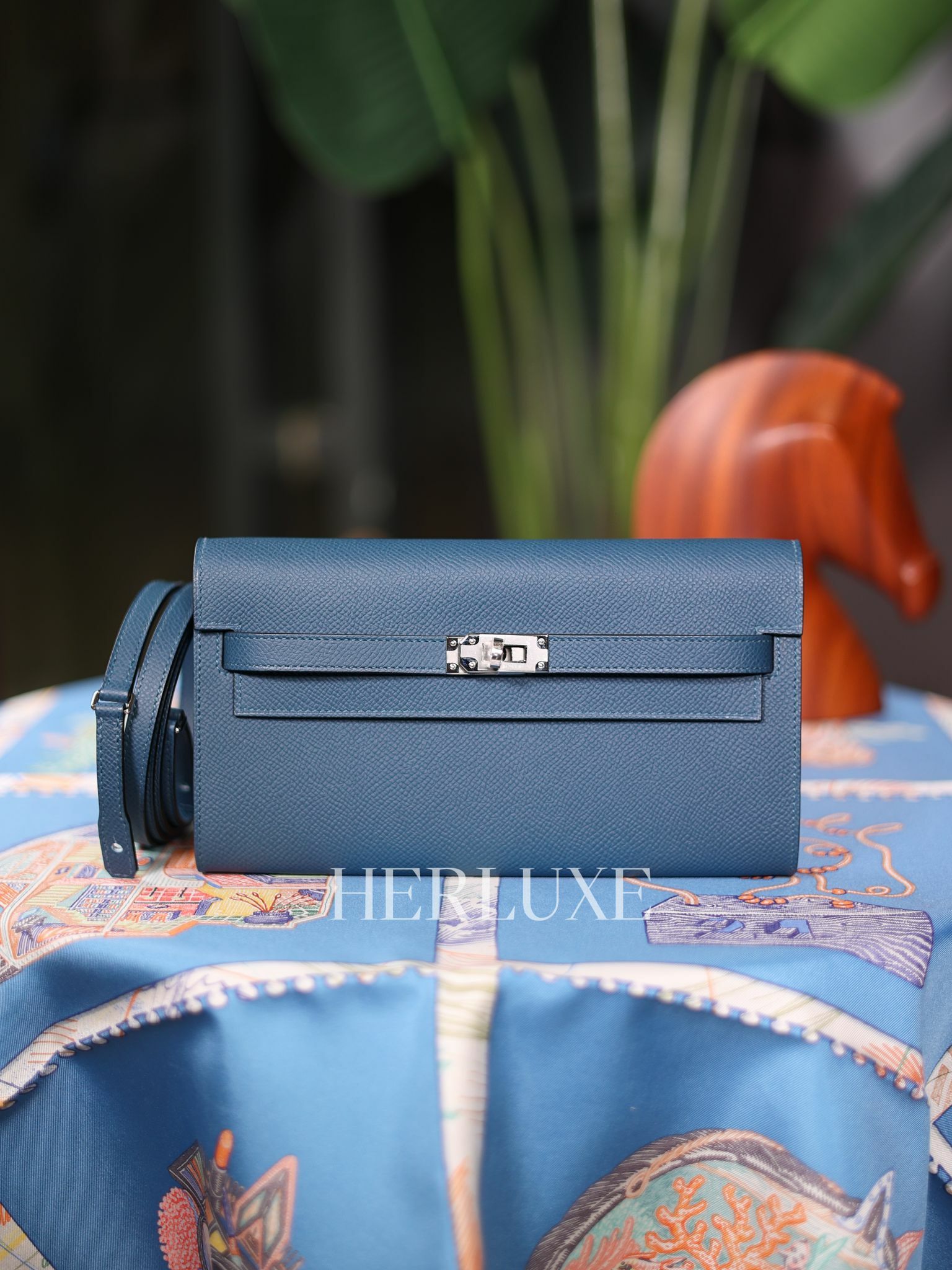 Kelly to go 7A bleu thaiassa ck epsom  W