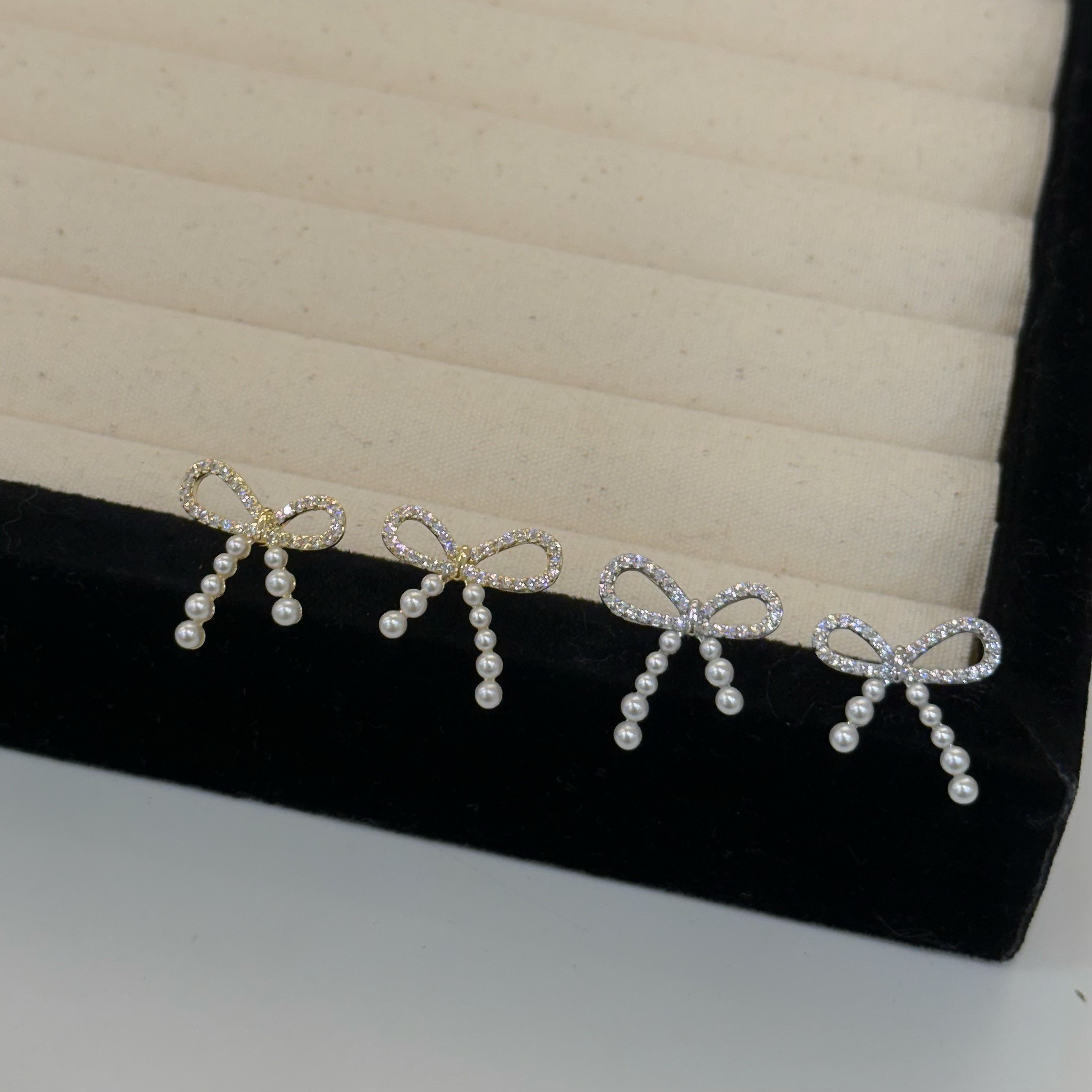 R39排鑽珍珠蝴蝶結耳針