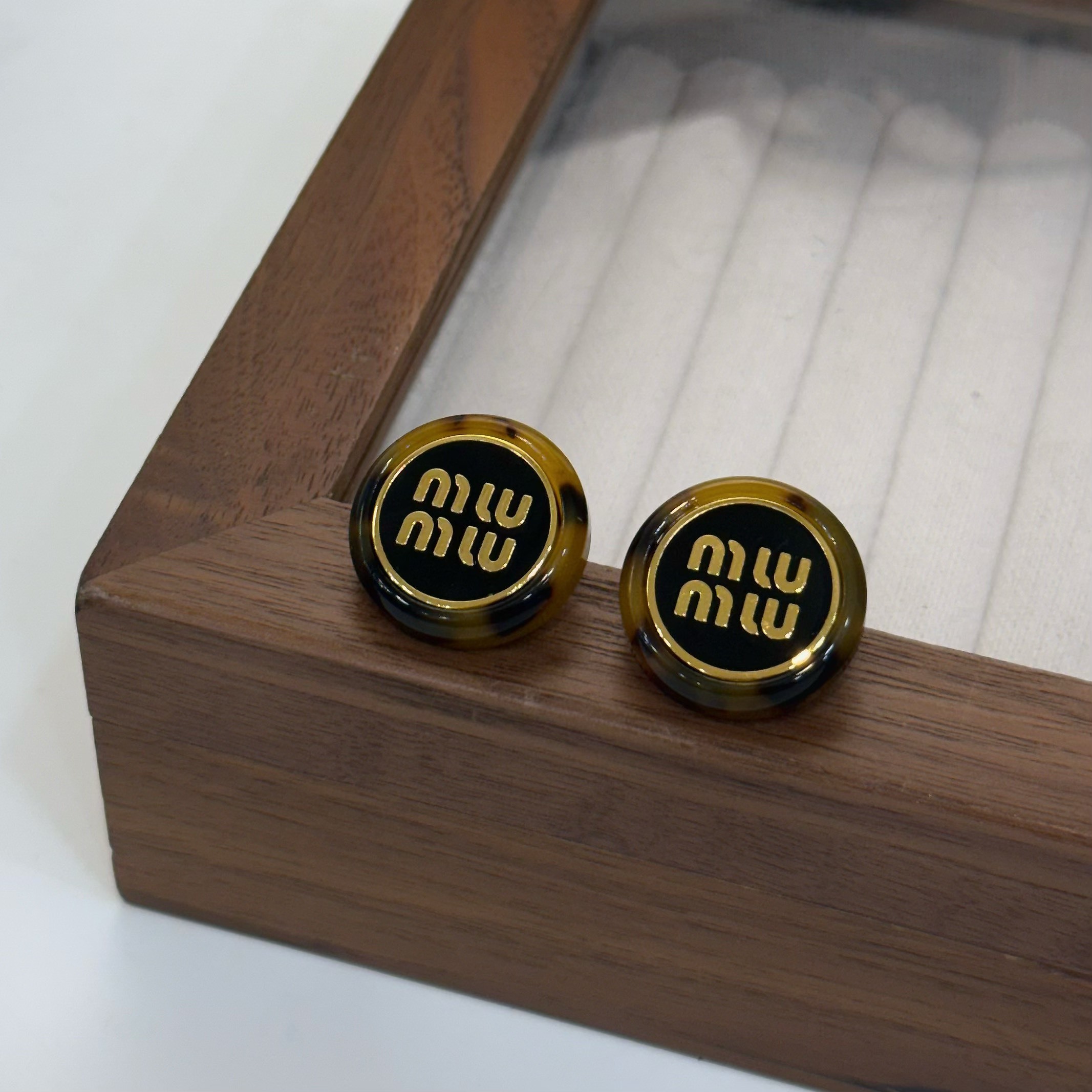 R30琥珀字母圓形耳針