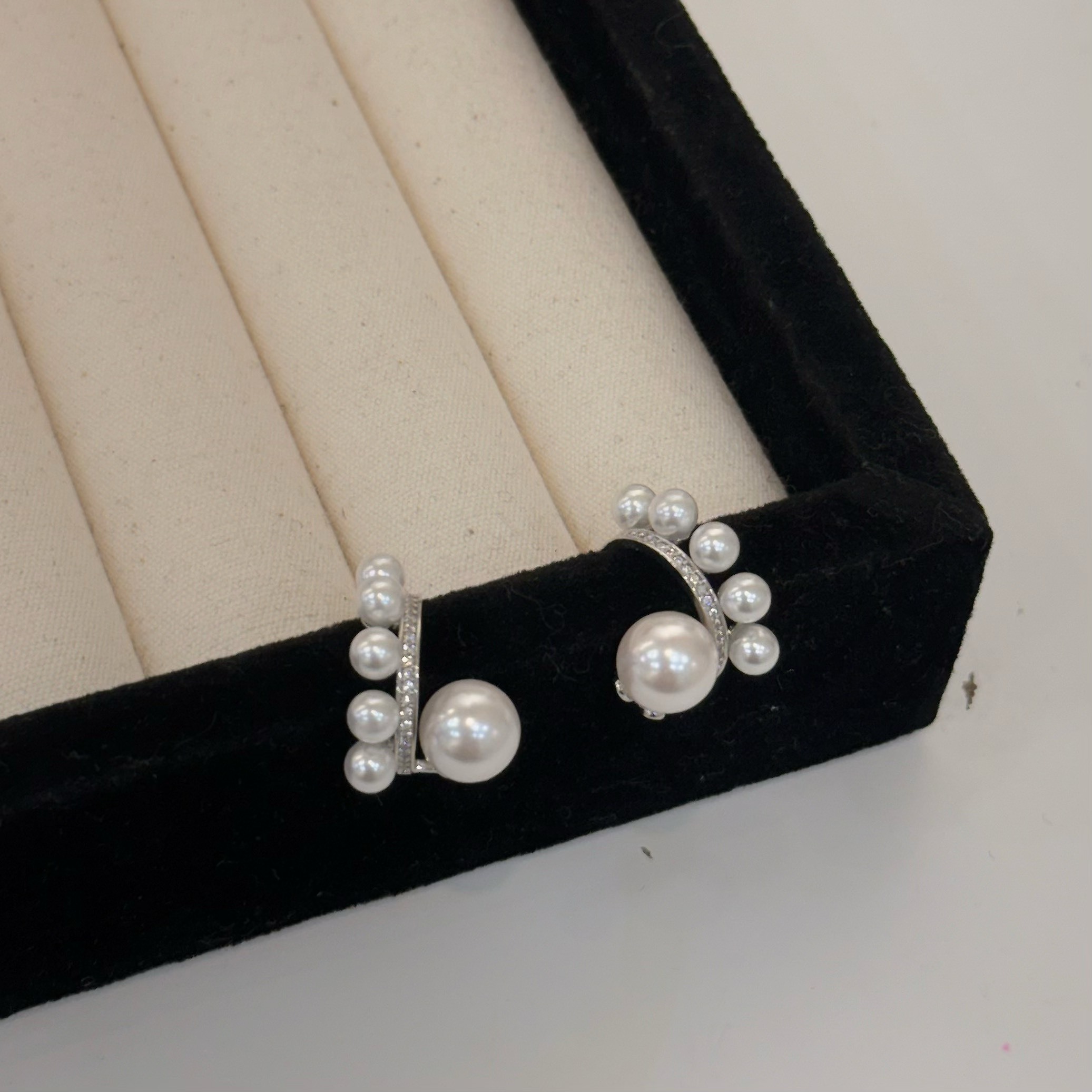 R19珍珠排鑽C字圈