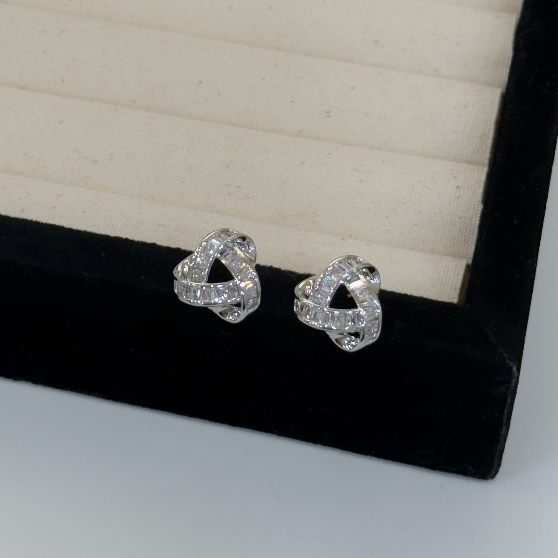 R11鋯石交叉三角耳針