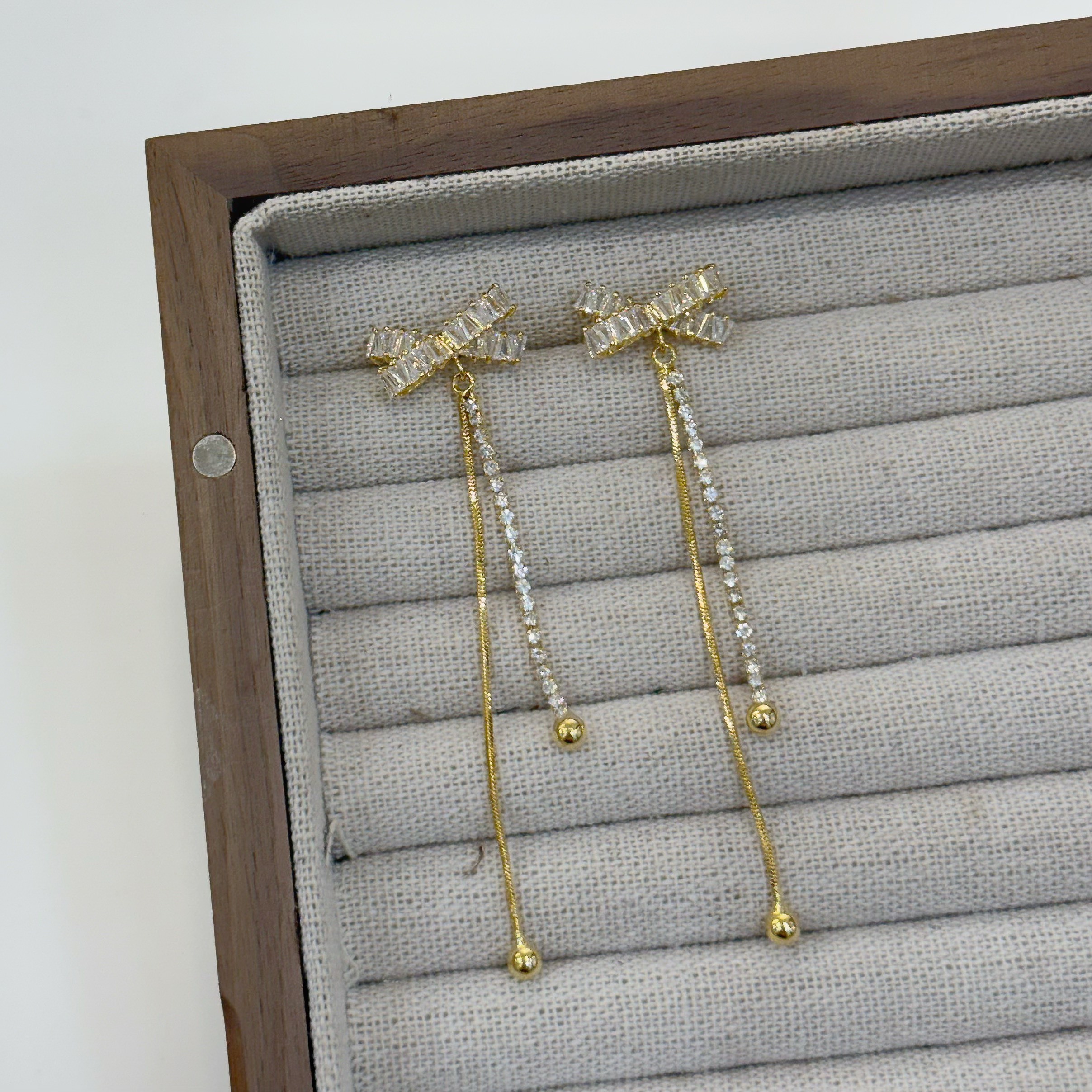 R08鋯石蝴蝶結排鑽垂吊