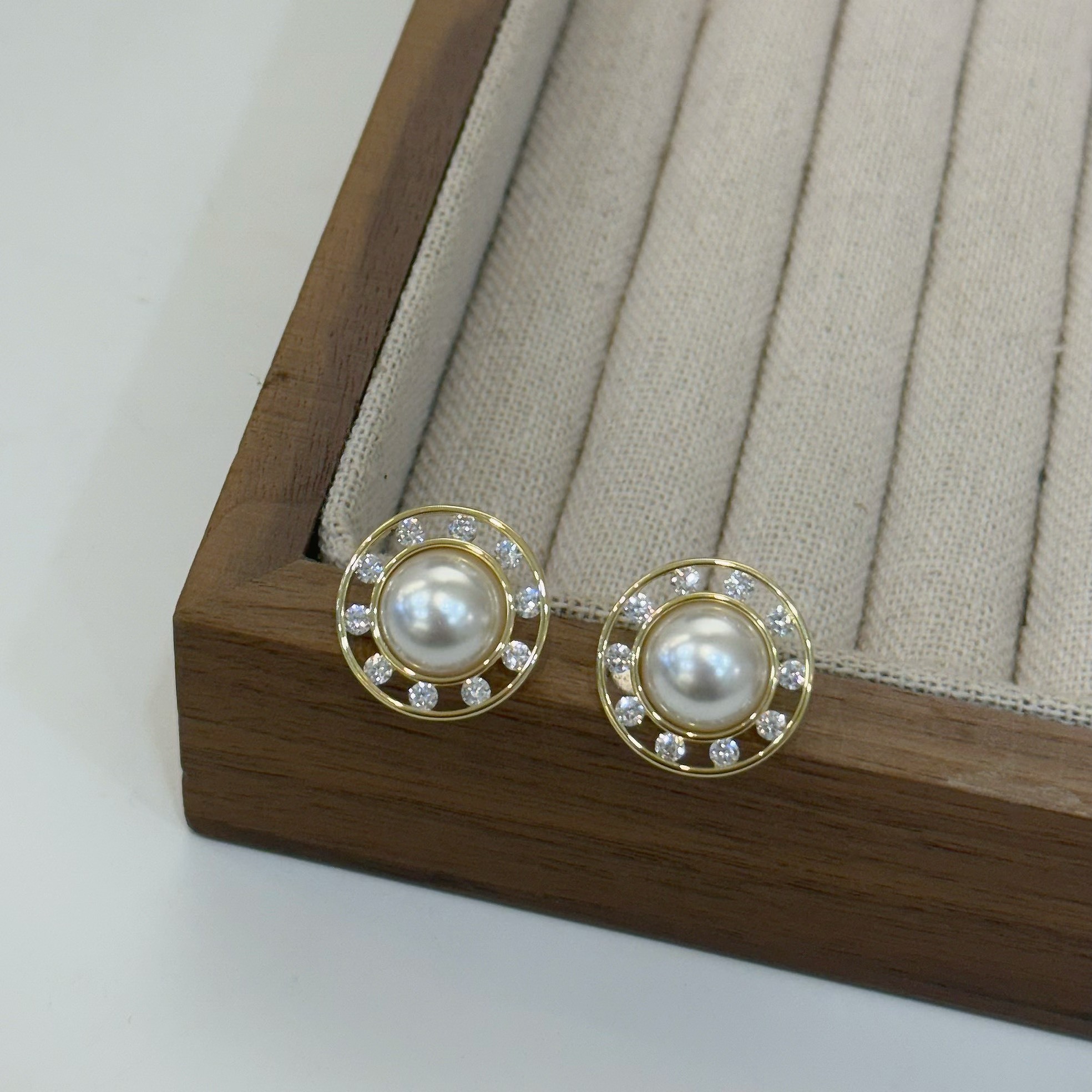 R07排鑽珍珠圓形耳針