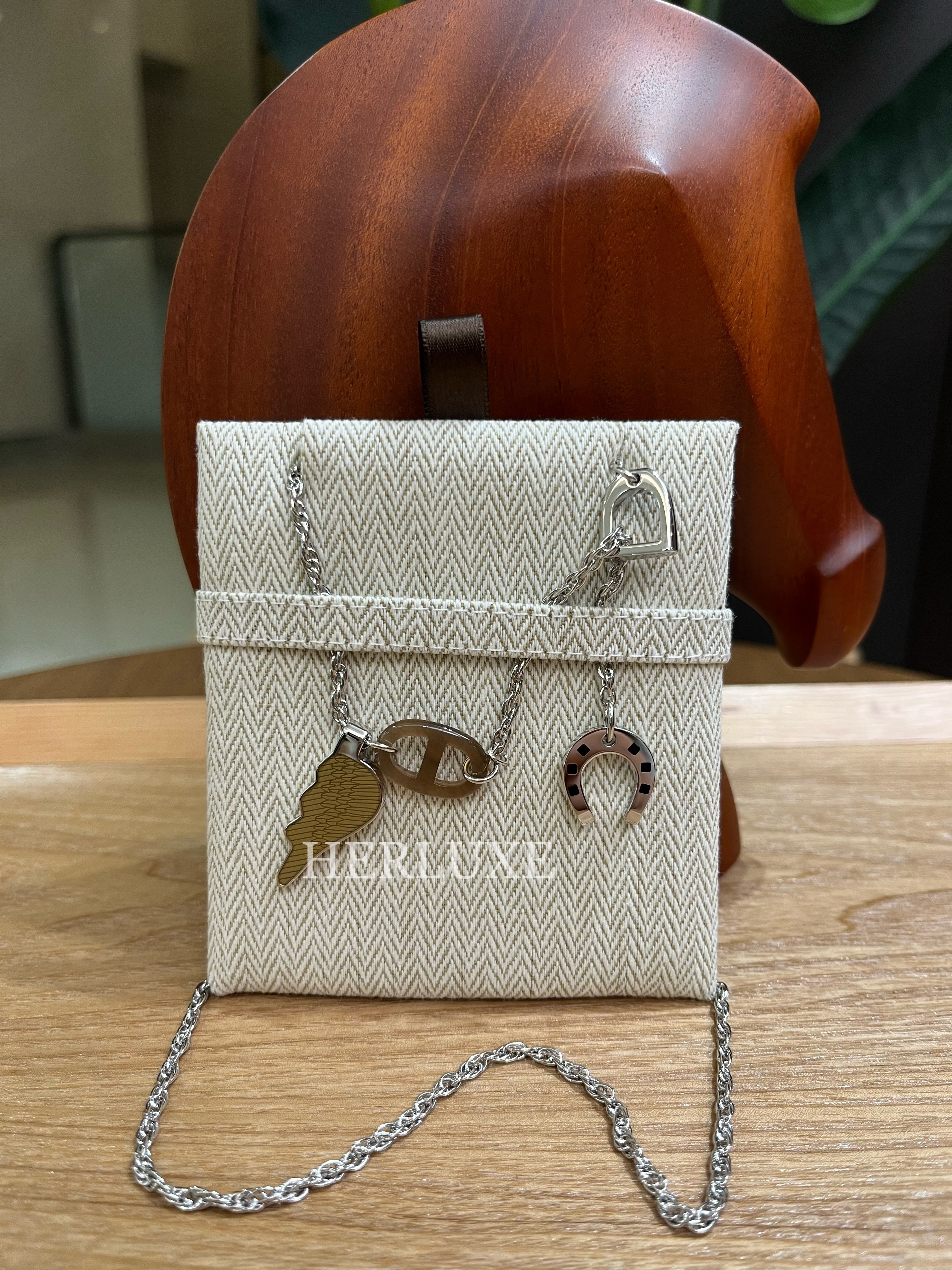 Bon voyage necklace noir/dore