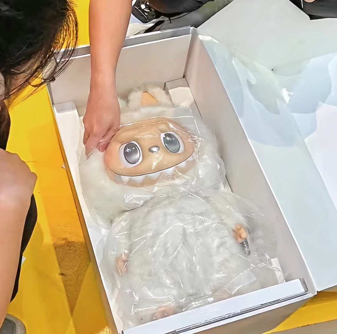 iSNEAKERS｜ 泡泡瑪特Zimomo Labubu 大天使首領大娃58cm