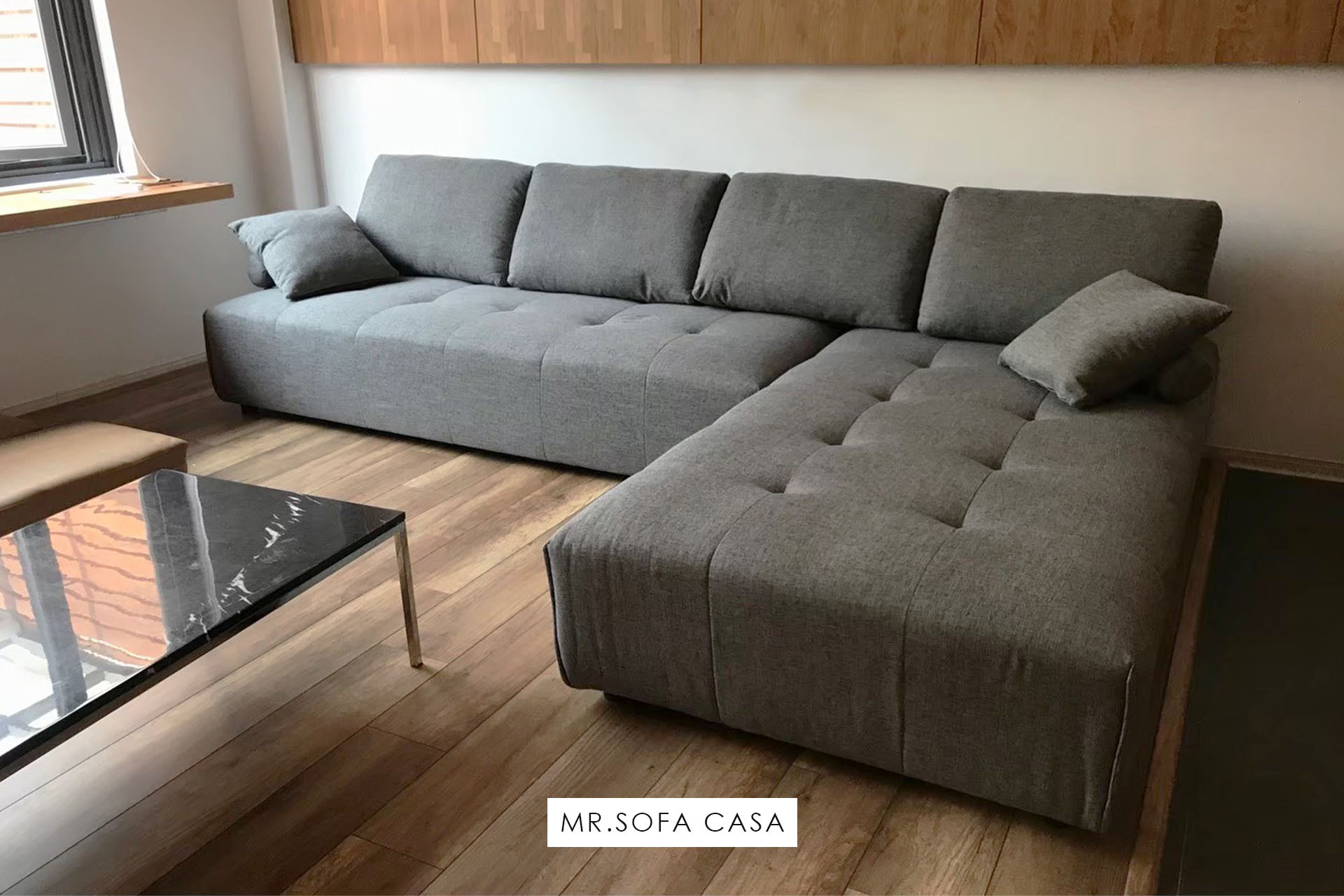 兩張尼斯沙發合併起來就是張舒適大床，輕鬆解決訪客留宿問題。