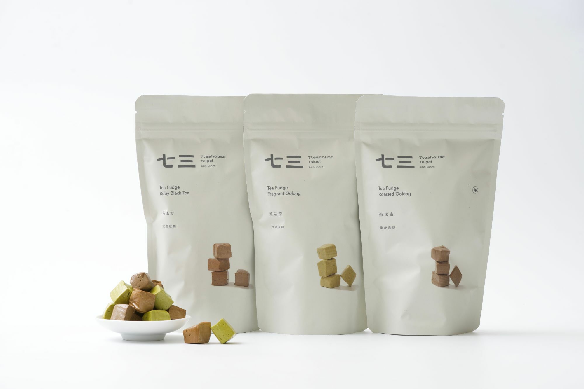 畫面裡，有茶法奇全系列，與茶湯、茶法奇本身，呈現品嘗的氛圍。