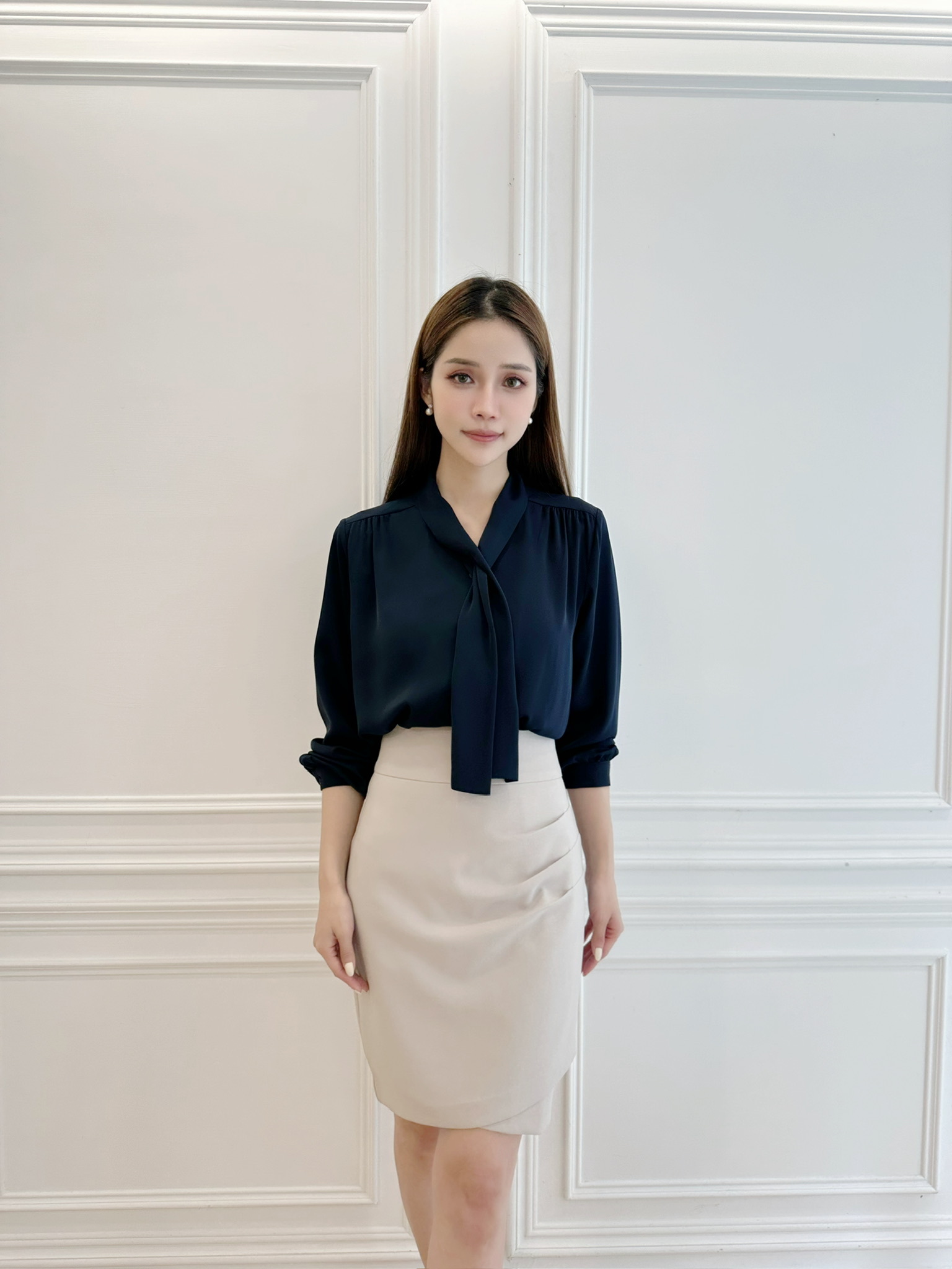 (JS自訂)絲滑領巾上衣-夜光藍