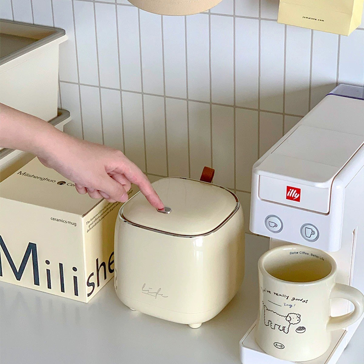 奶油白圓弧感按壓式垃圾桶