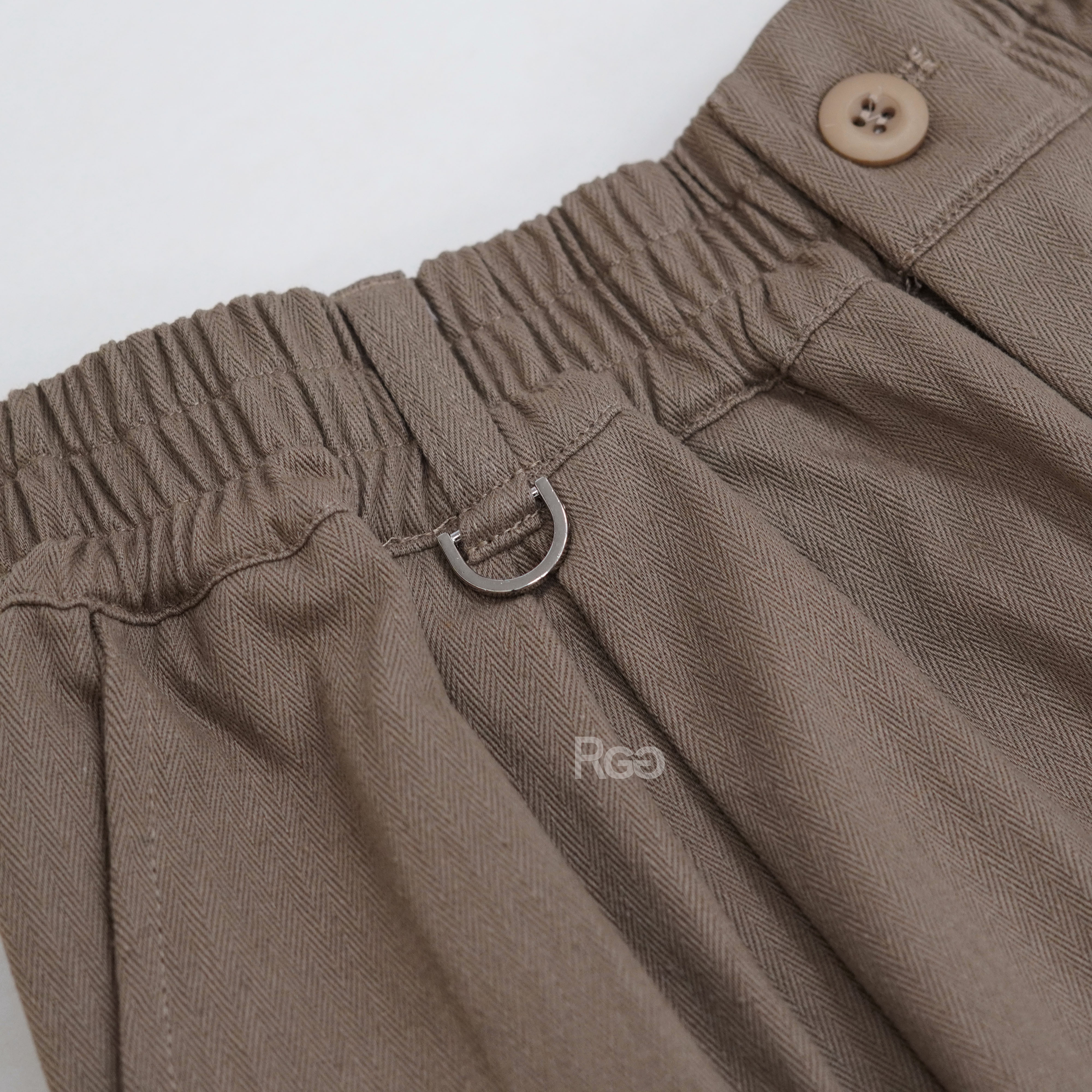 訂製款 人字紋打摺錐形寬褲扣環細節照