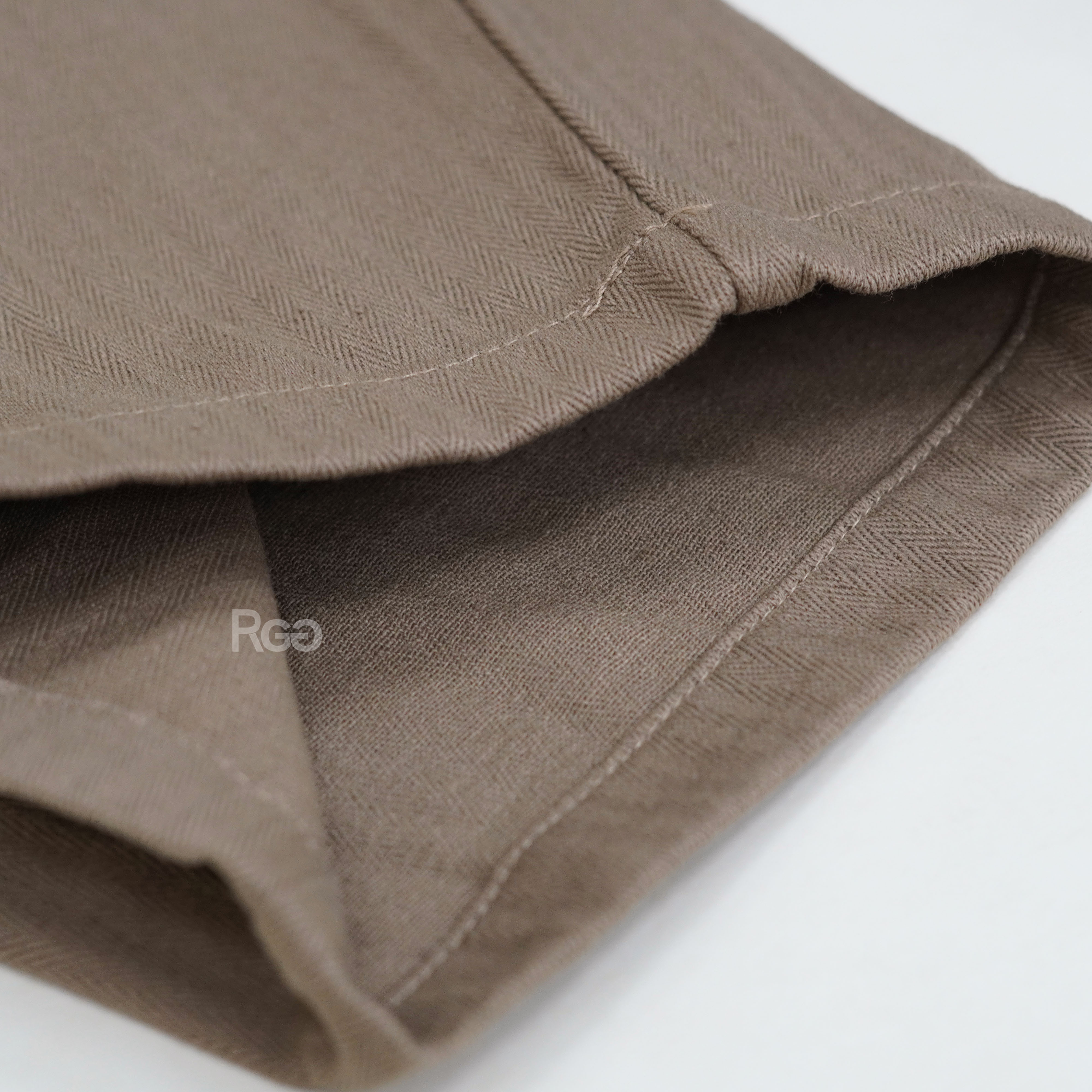 訂製款 人字紋打摺錐形寬褲材質細節照