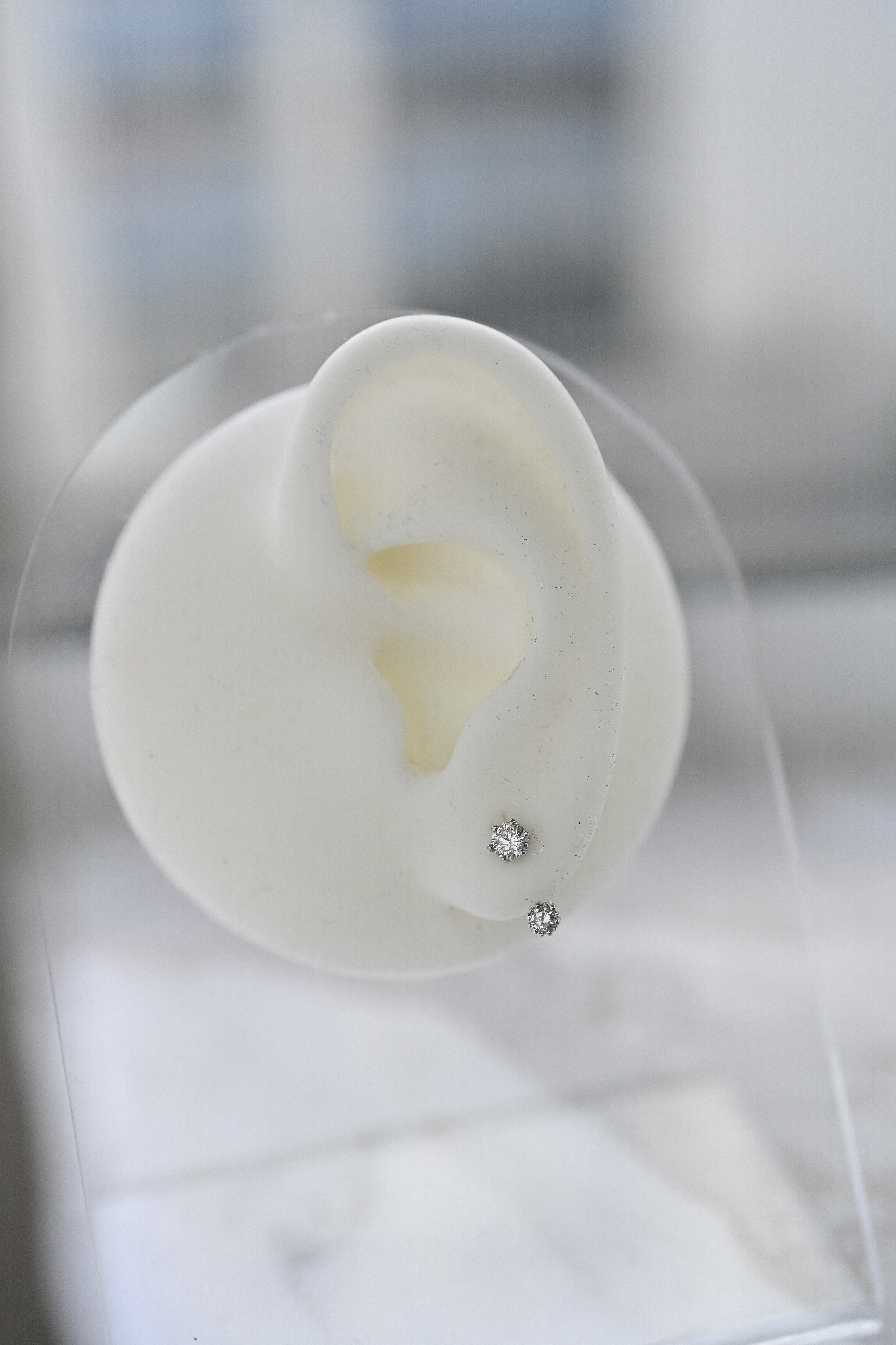 #(W) 18K Diamond Earring Nuts