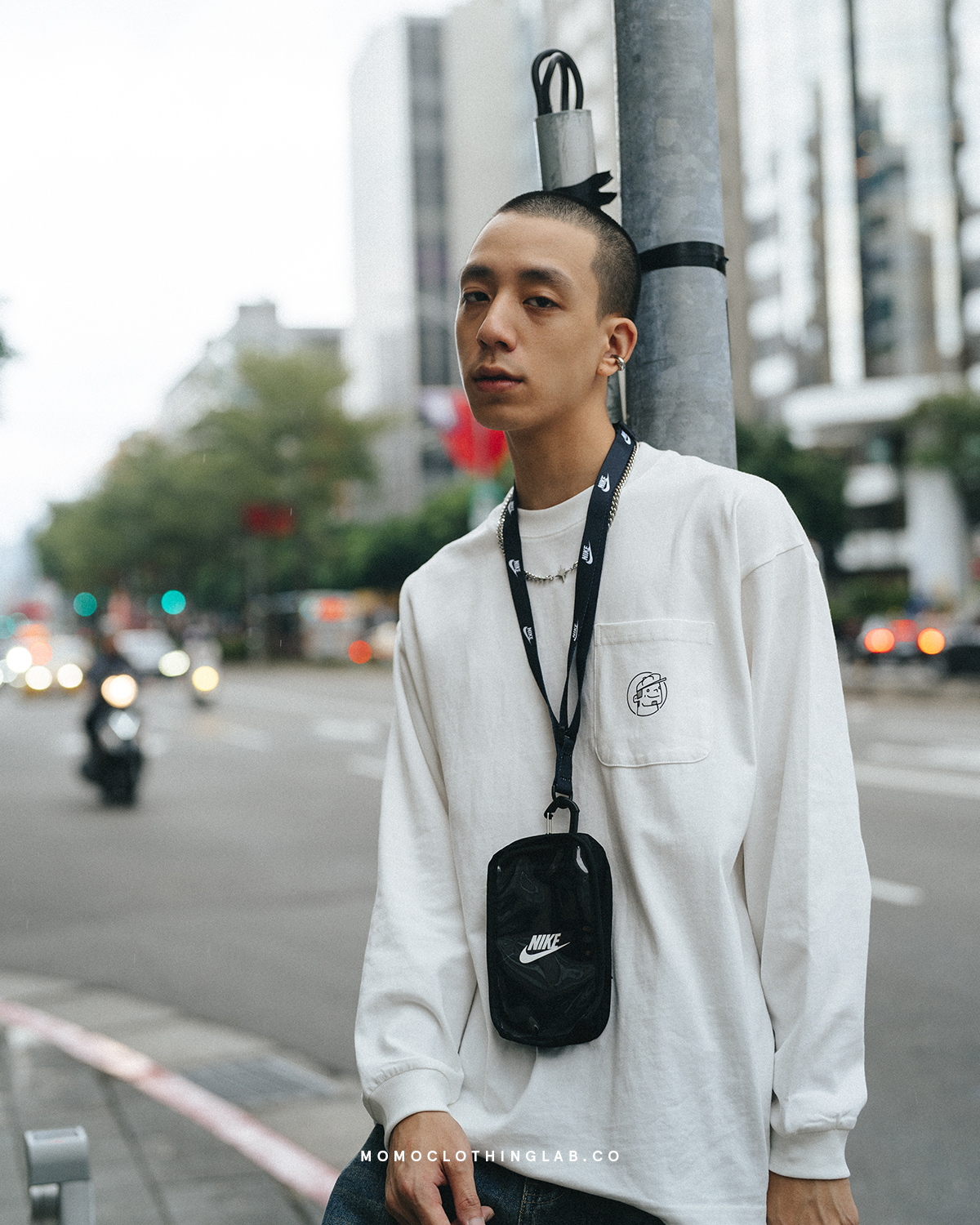 NIKE Club 輕便斜背手機觸控包 2色 HF3595-007 / HF3595-091